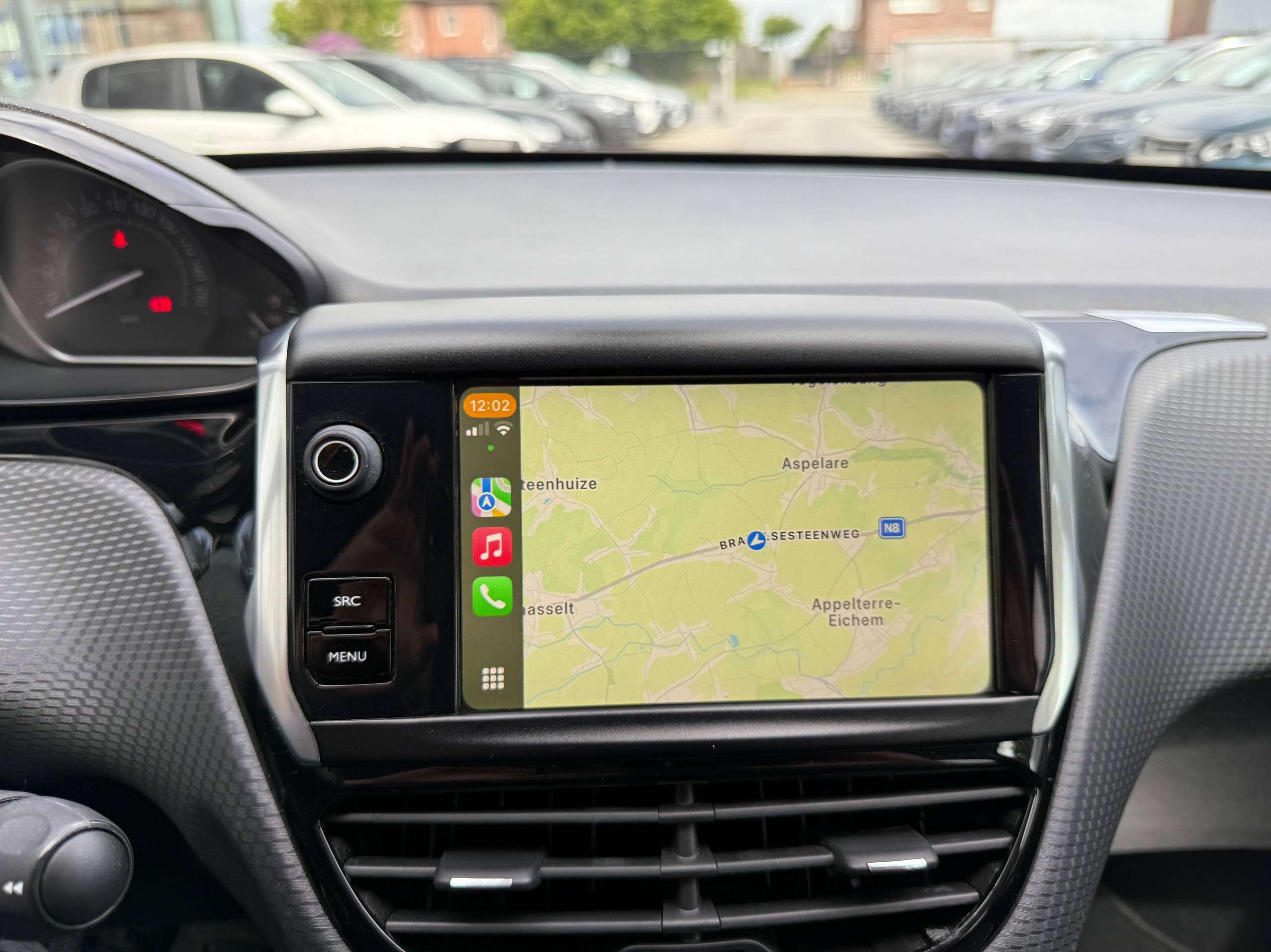 085f1008-38eb-4573-856a-4eb5f581c19122-peugeot-2008-1-2i-navigatie-pdc-digitale-airco-carplay-bluetooth-alu-carpass.jpg