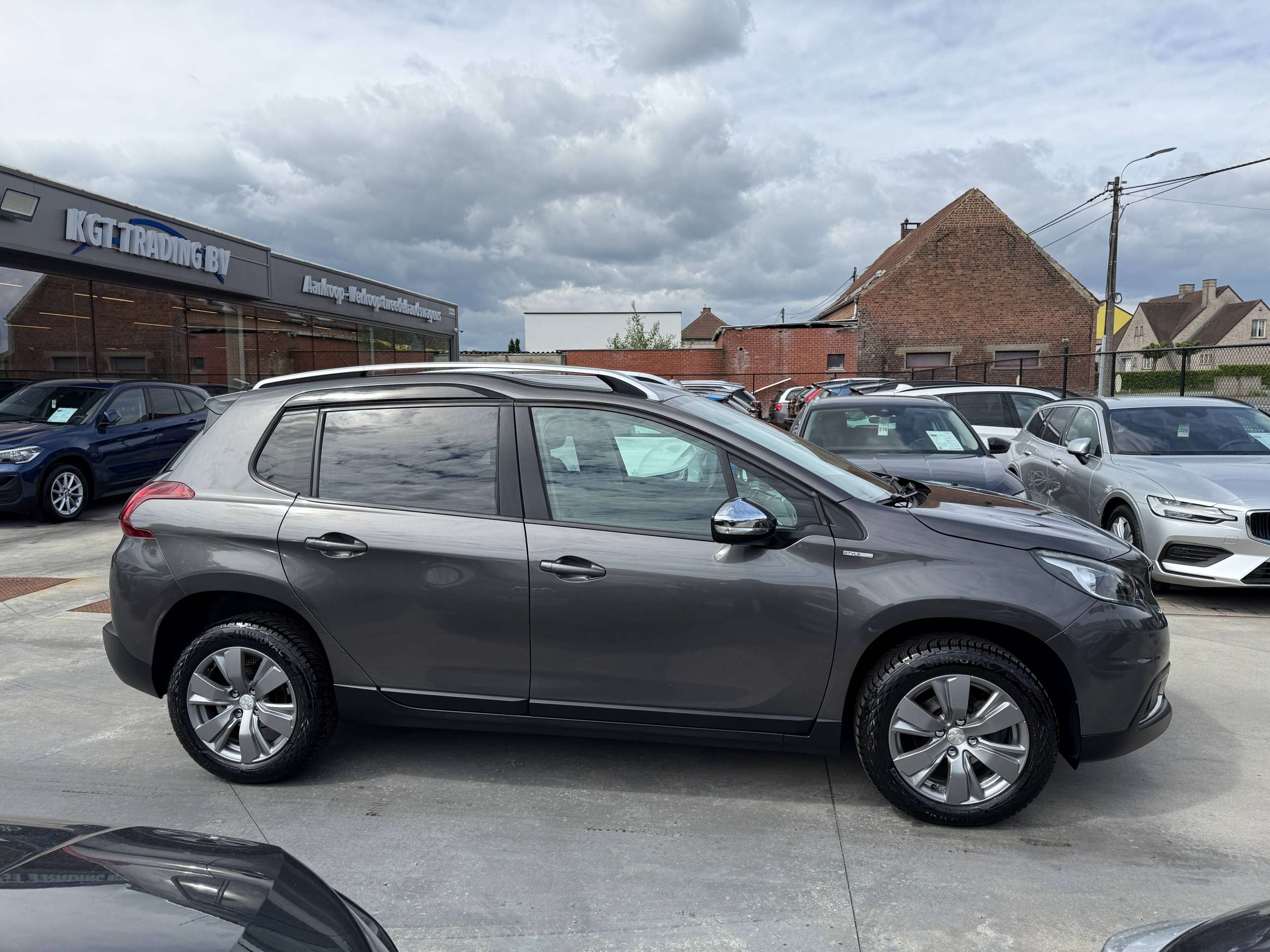 085f1008-38eb-4573-856a-4eb5f581c1914-peugeot-2008-1-2i-navigatie-pdc-digitale-airco-carplay-bluetooth-alu-carpass.jpg