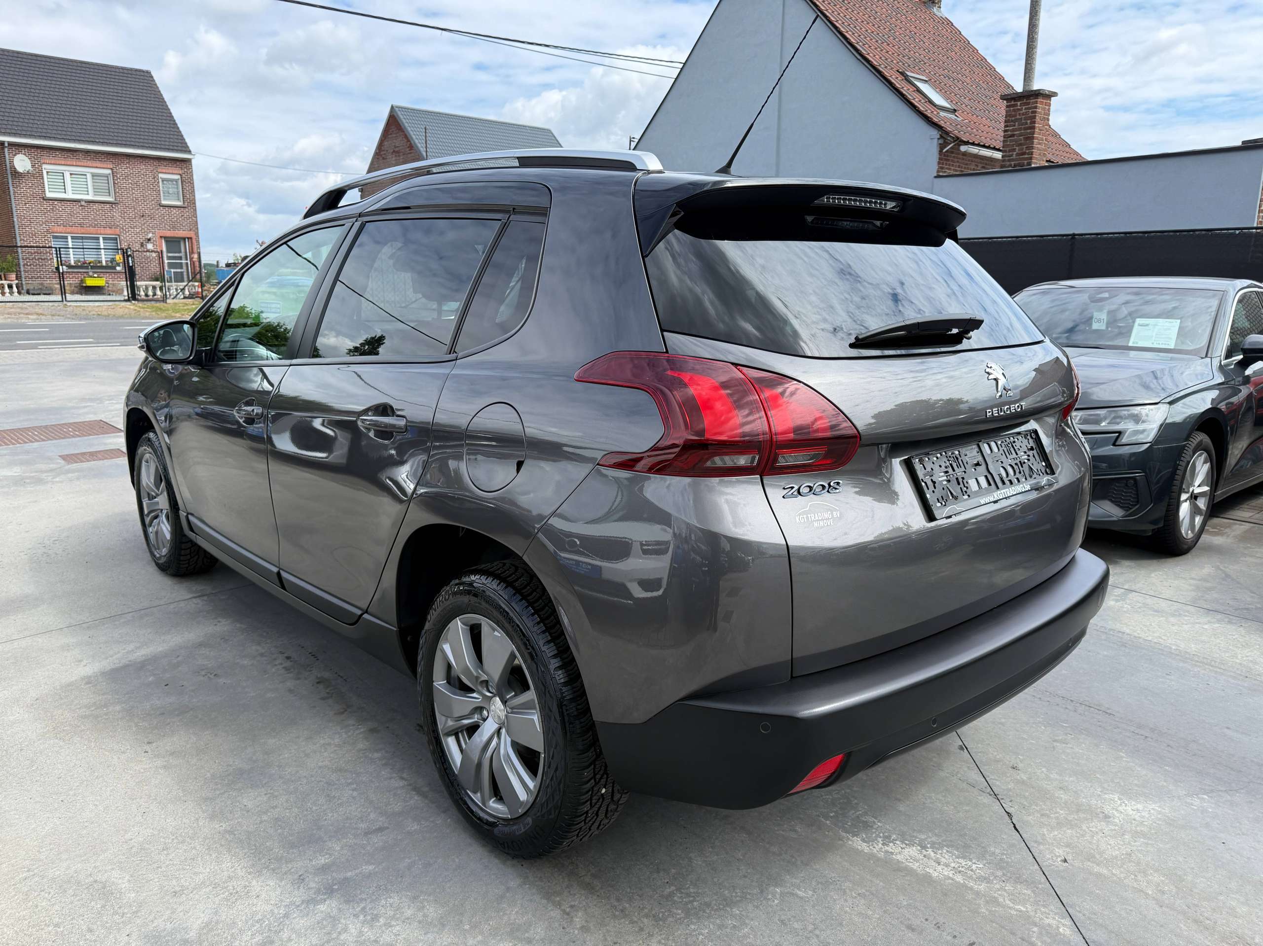 085f1008-38eb-4573-856a-4eb5f581c1917-peugeot-2008-1-2i-navigatie-pdc-digitale-airco-carplay-bluetooth-alu-carpass.jpg