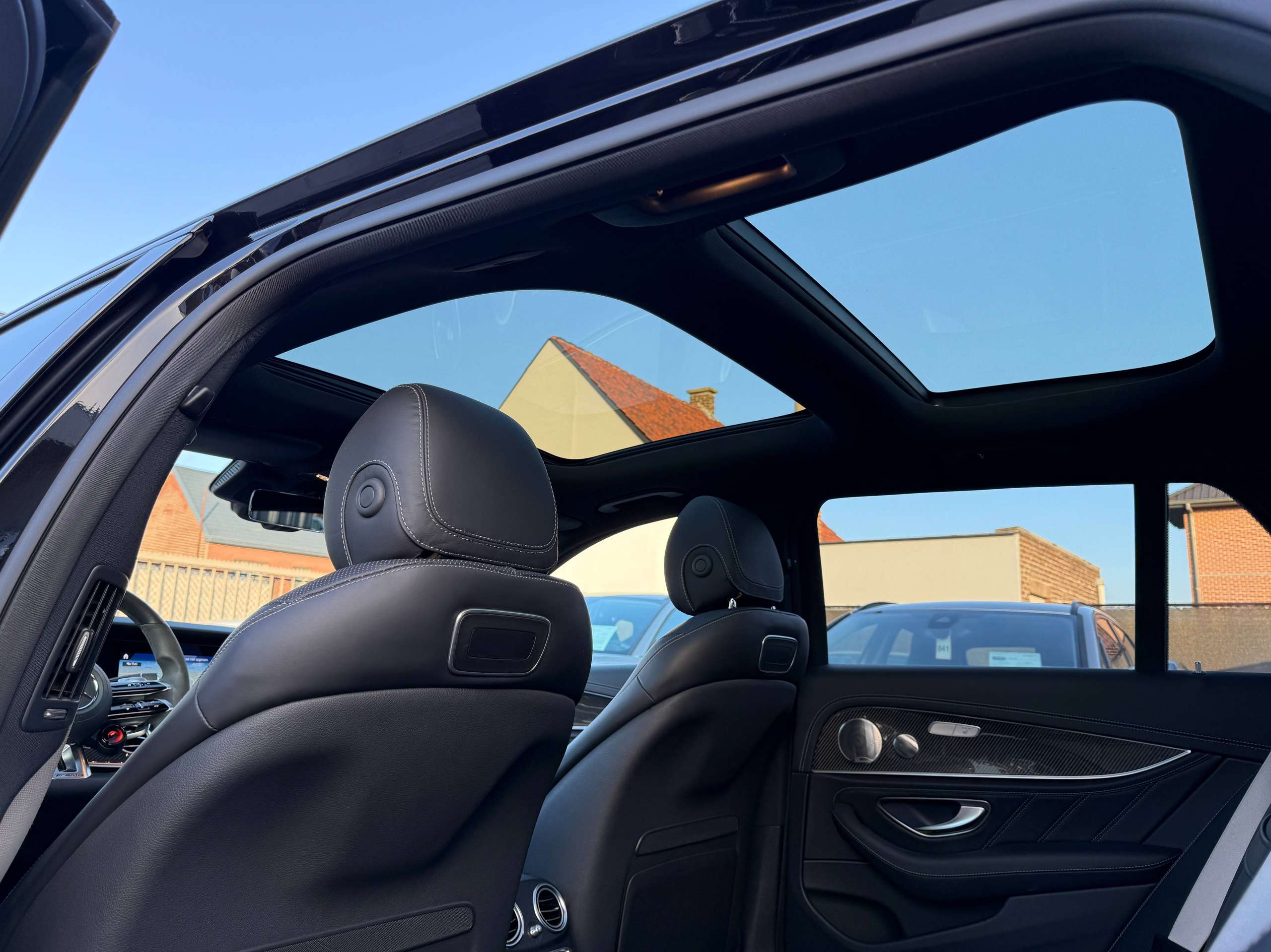 08faa77c-390a-4646-8a18-ad627580f83418-mercedes-benz-e-63-amg-s-4matic-full-carbon-burmester-360-cam-track-pack.jpg