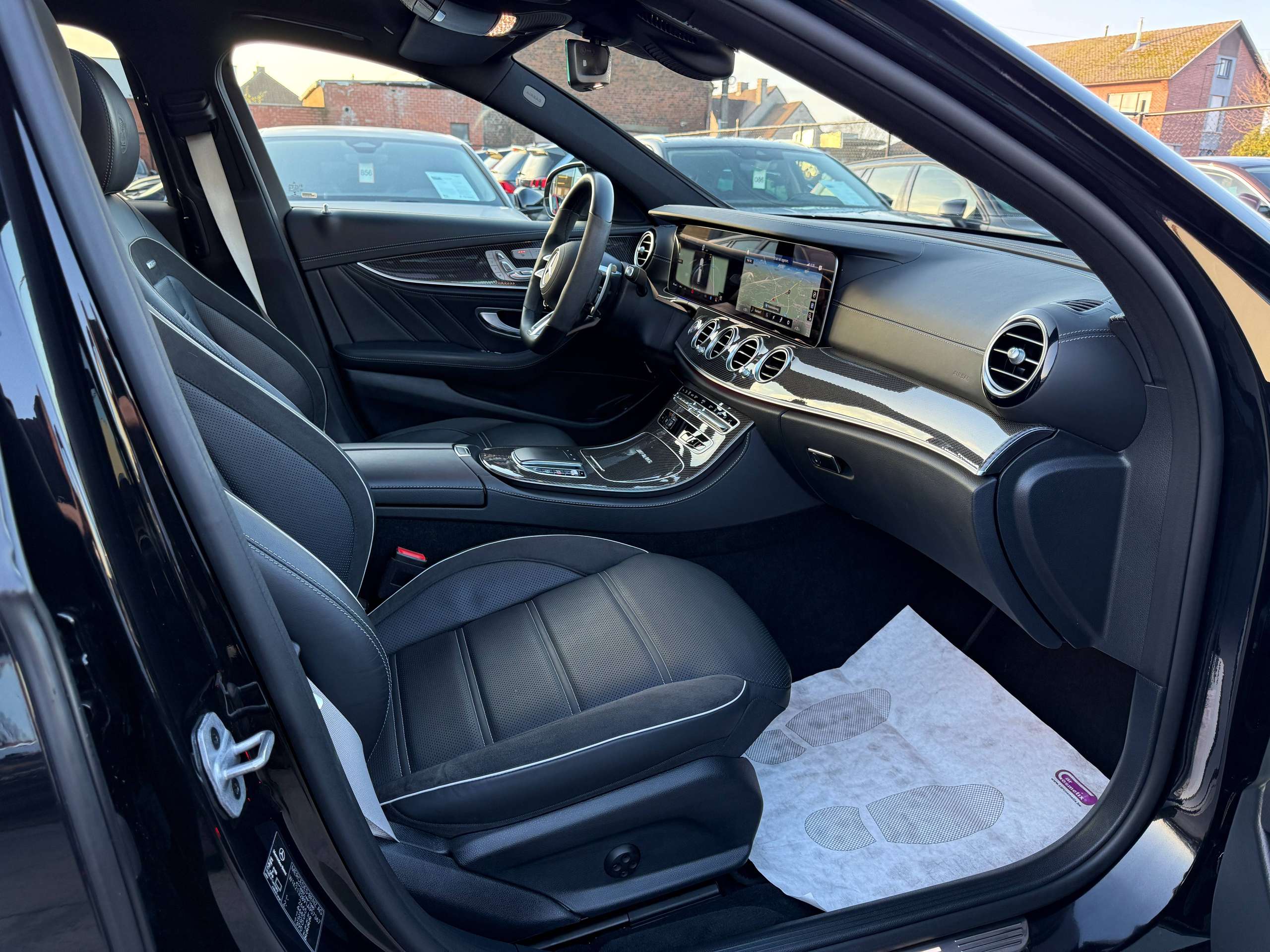 08faa77c-390a-4646-8a18-ad627580f83428-mercedes-benz-e-63-amg-s-4matic-full-carbon-burmester-360-cam-track-pack.jpg