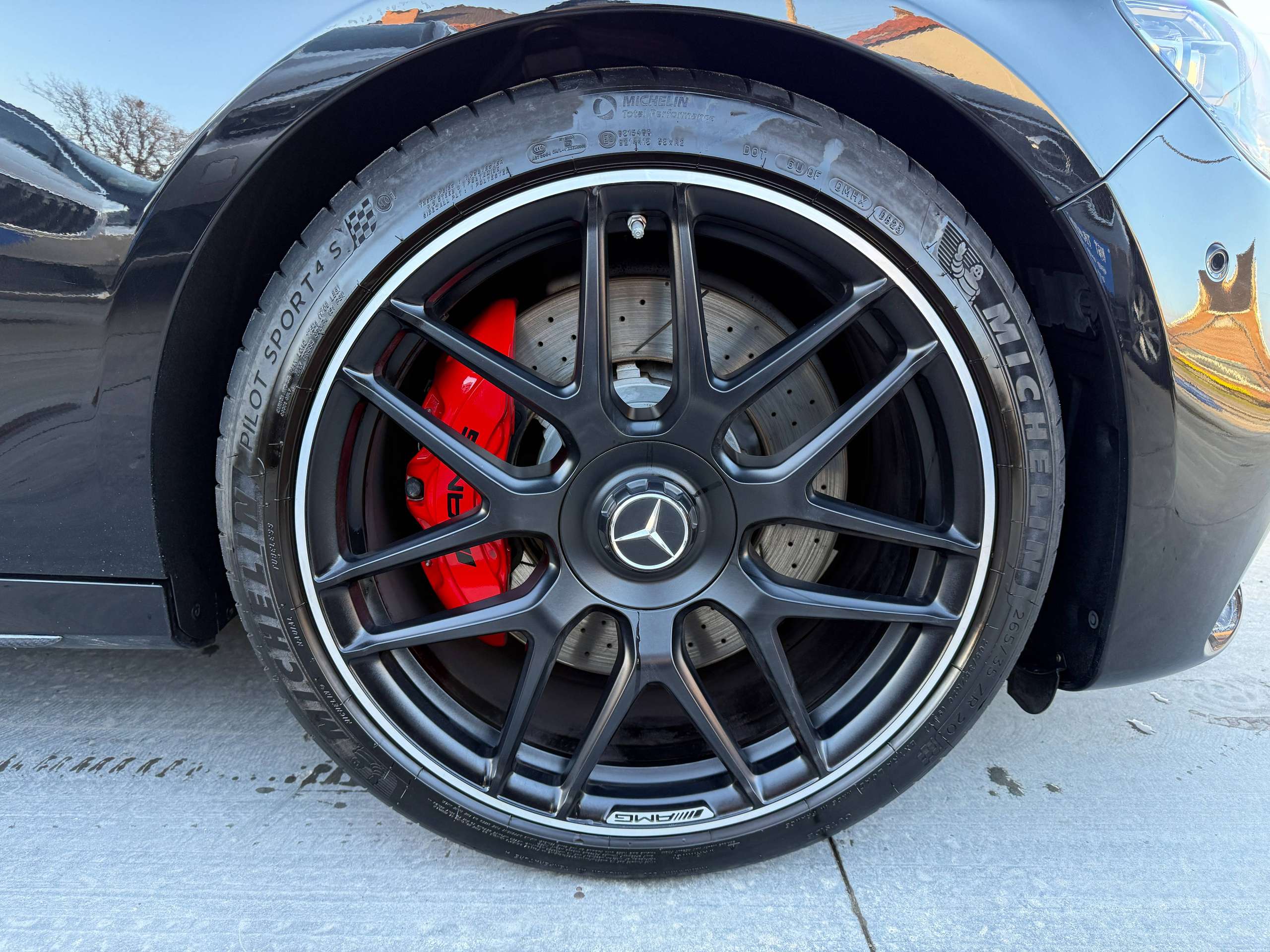08faa77c-390a-4646-8a18-ad627580f8345-mercedes-benz-e-63-amg-s-4matic-full-carbon-burmester-360-cam-track-pack.jpg