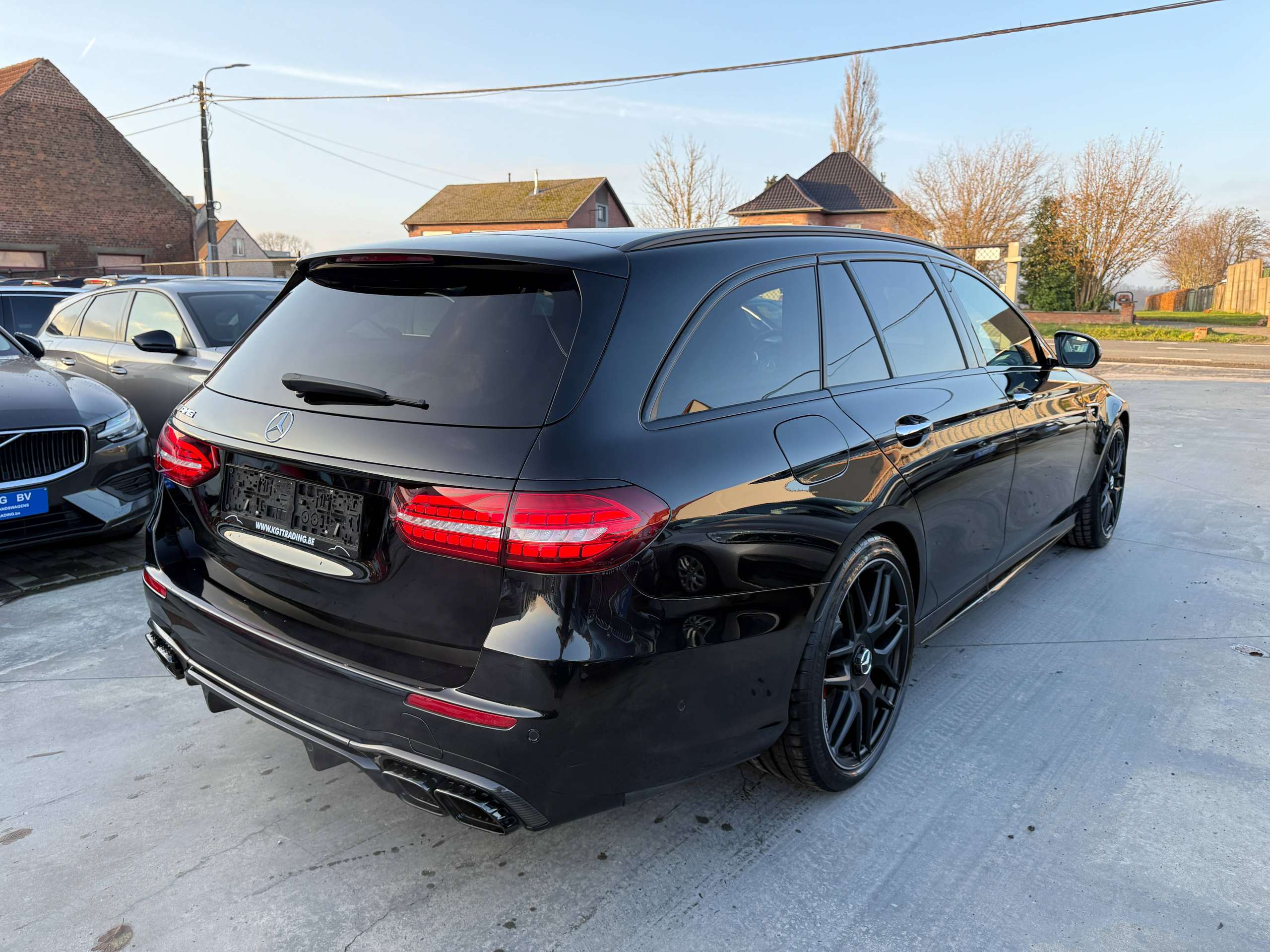 08faa77c-390a-4646-8a18-ad627580f8347-mercedes-benz-e-63-amg-s-4matic-full-carbon-burmester-360-cam-track-pack.jpg
