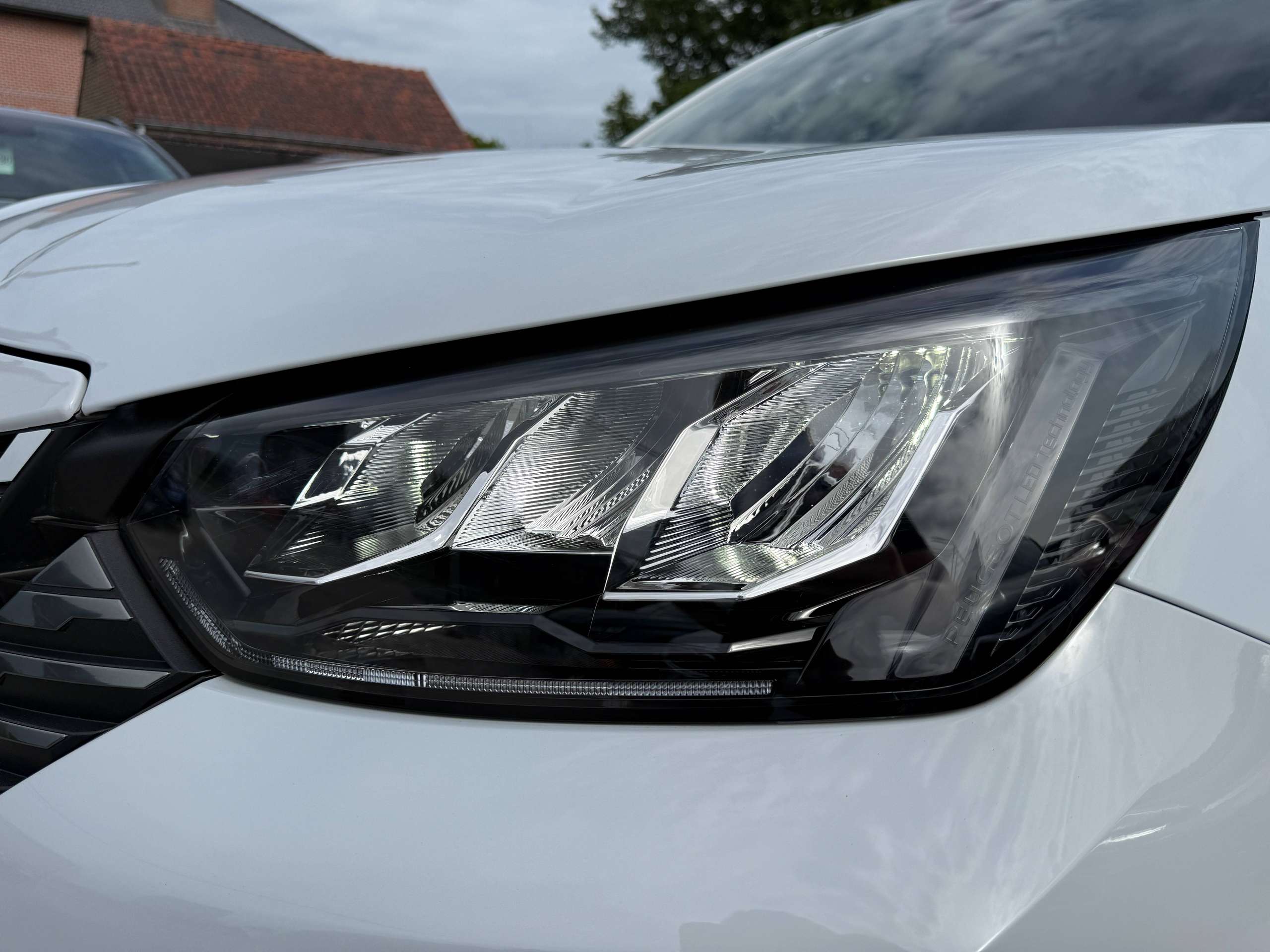 144da0a4-cfbb-479a-bac1-4293858fce1010-peugeot-2008-1-2i-turbo-allure-360-camera-dode-hoekdetect-navigatie-leder-ful-led-carplay.jpg