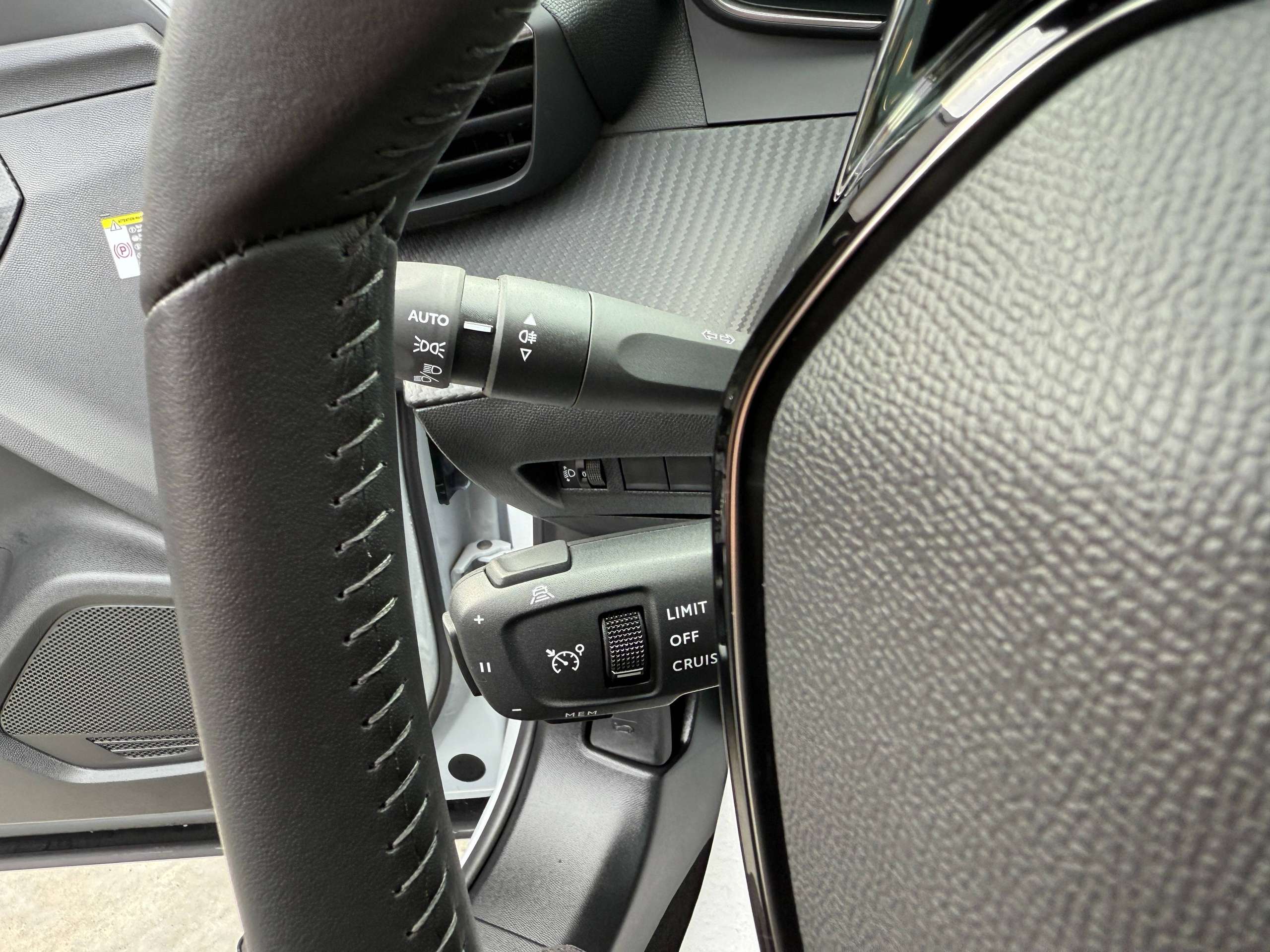144da0a4-cfbb-479a-bac1-4293858fce1017-peugeot-2008-1-2i-turbo-allure-360-camera-dode-hoekdetect-navigatie-leder-ful-led-carplay.jpg
