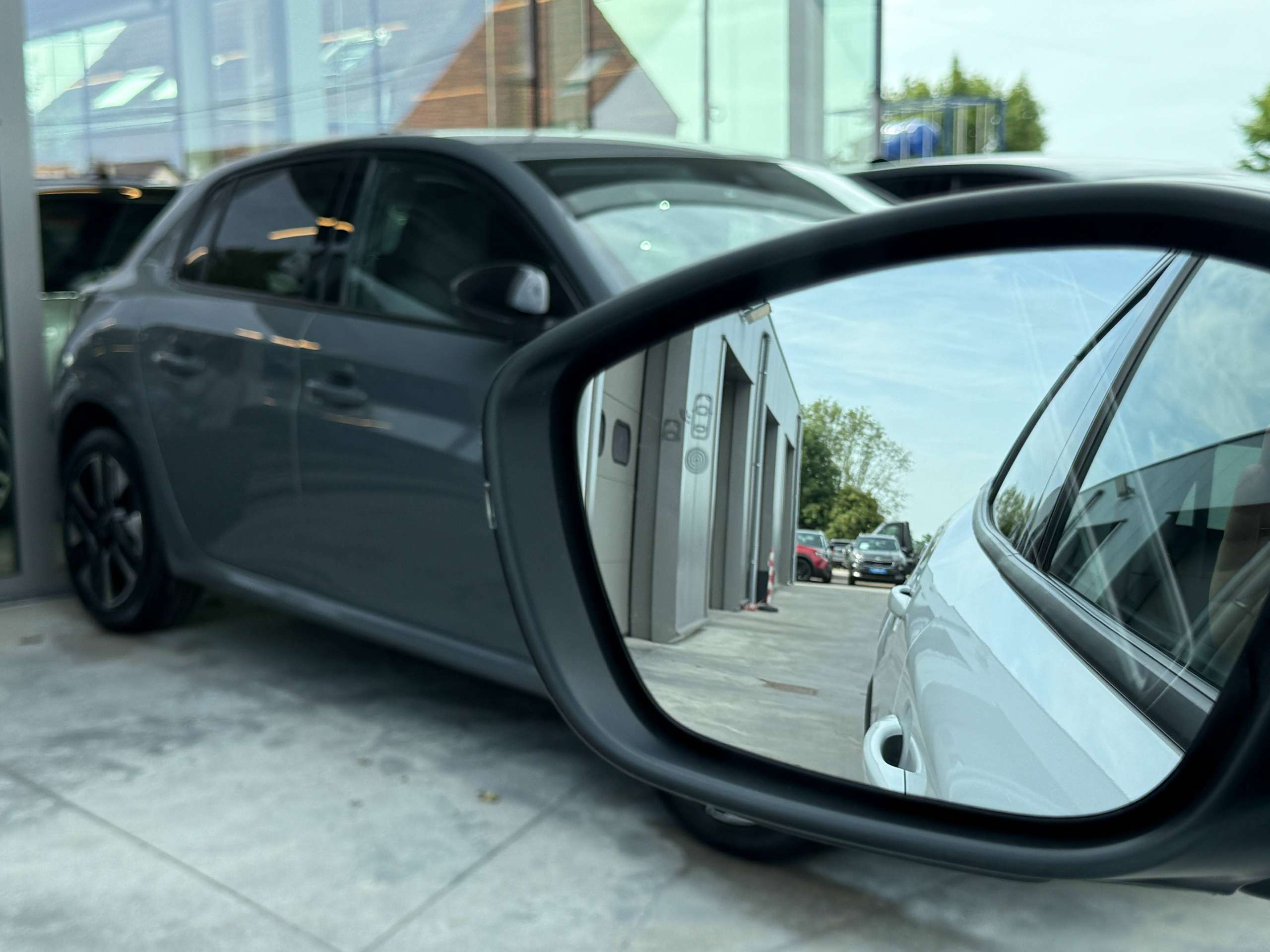 144da0a4-cfbb-479a-bac1-4293858fce1030-peugeot-2008-1-2i-turbo-allure-360-camera-dode-hoekdetect-navigatie-leder-ful-led-carplay.jpg