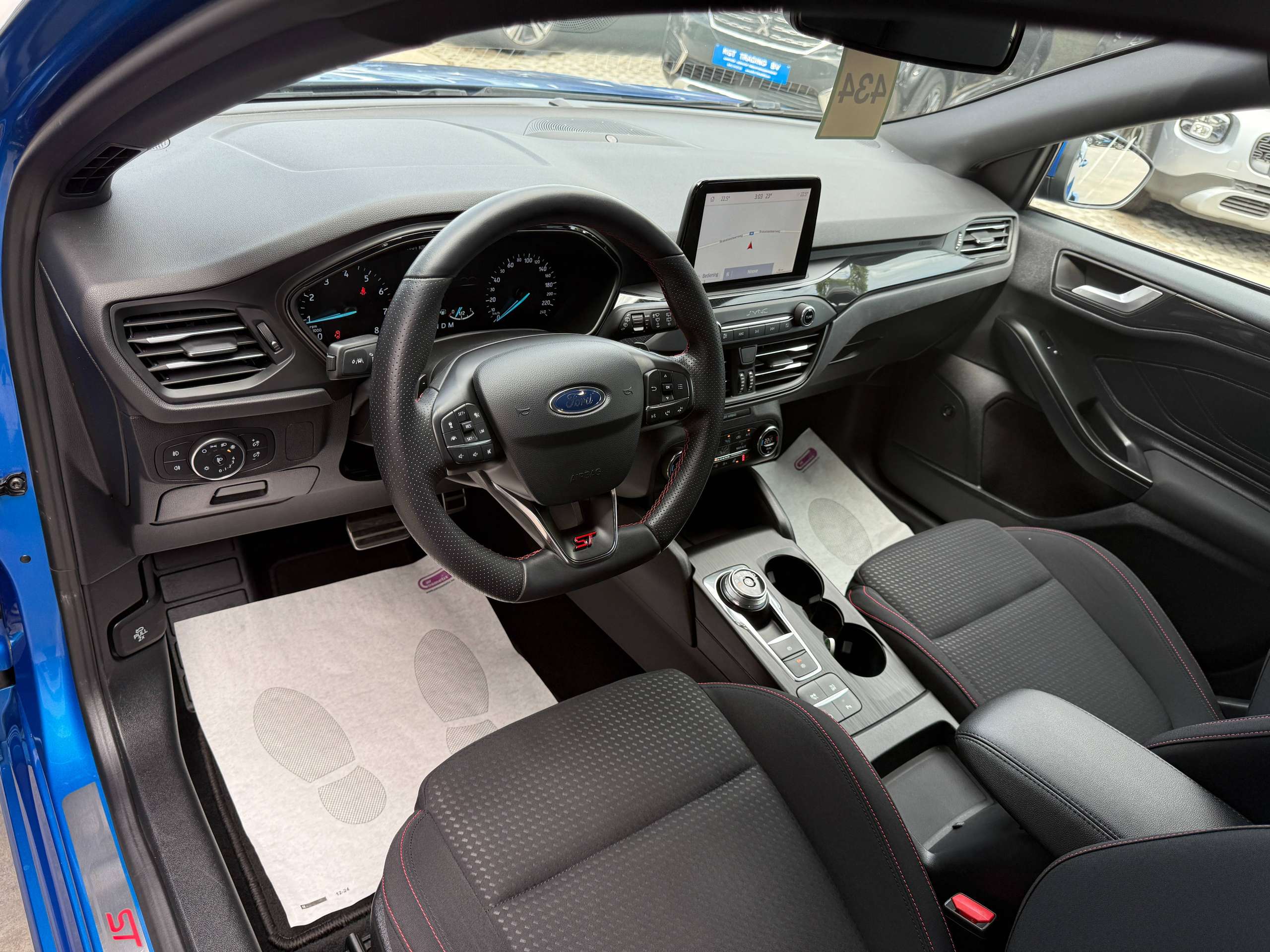 273e04db-e2ae-4b0a-b6f0-f46c2bd6cbed14-ford-focus-1-0i-125pk-st-line-automaat-5-deurs-navigatie-full-led-carplay-dab.jpg