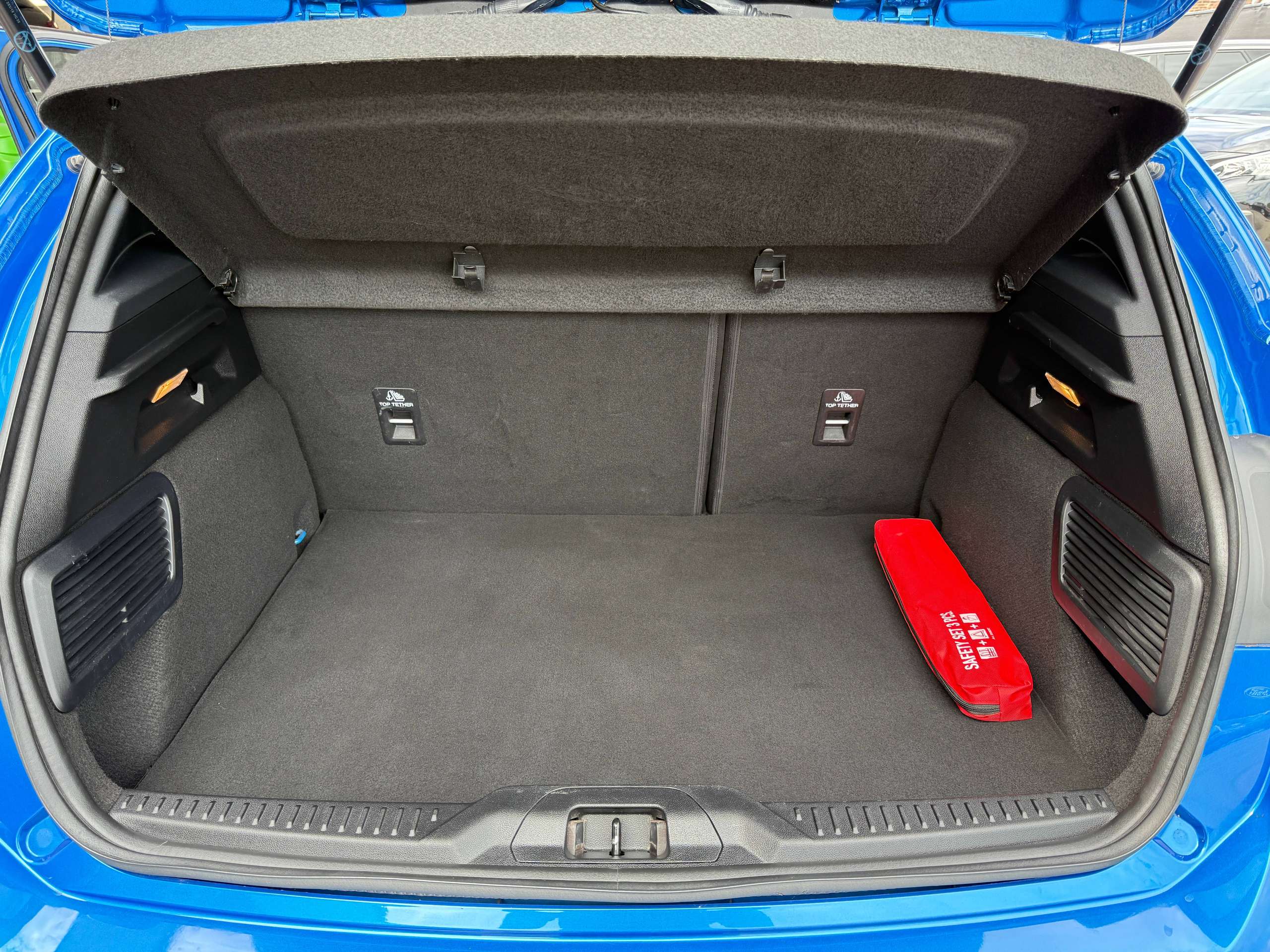 273e04db-e2ae-4b0a-b6f0-f46c2bd6cbed16-ford-focus-1-0i-125pk-st-line-automaat-5-deurs-navigatie-full-led-carplay-dab.jpg