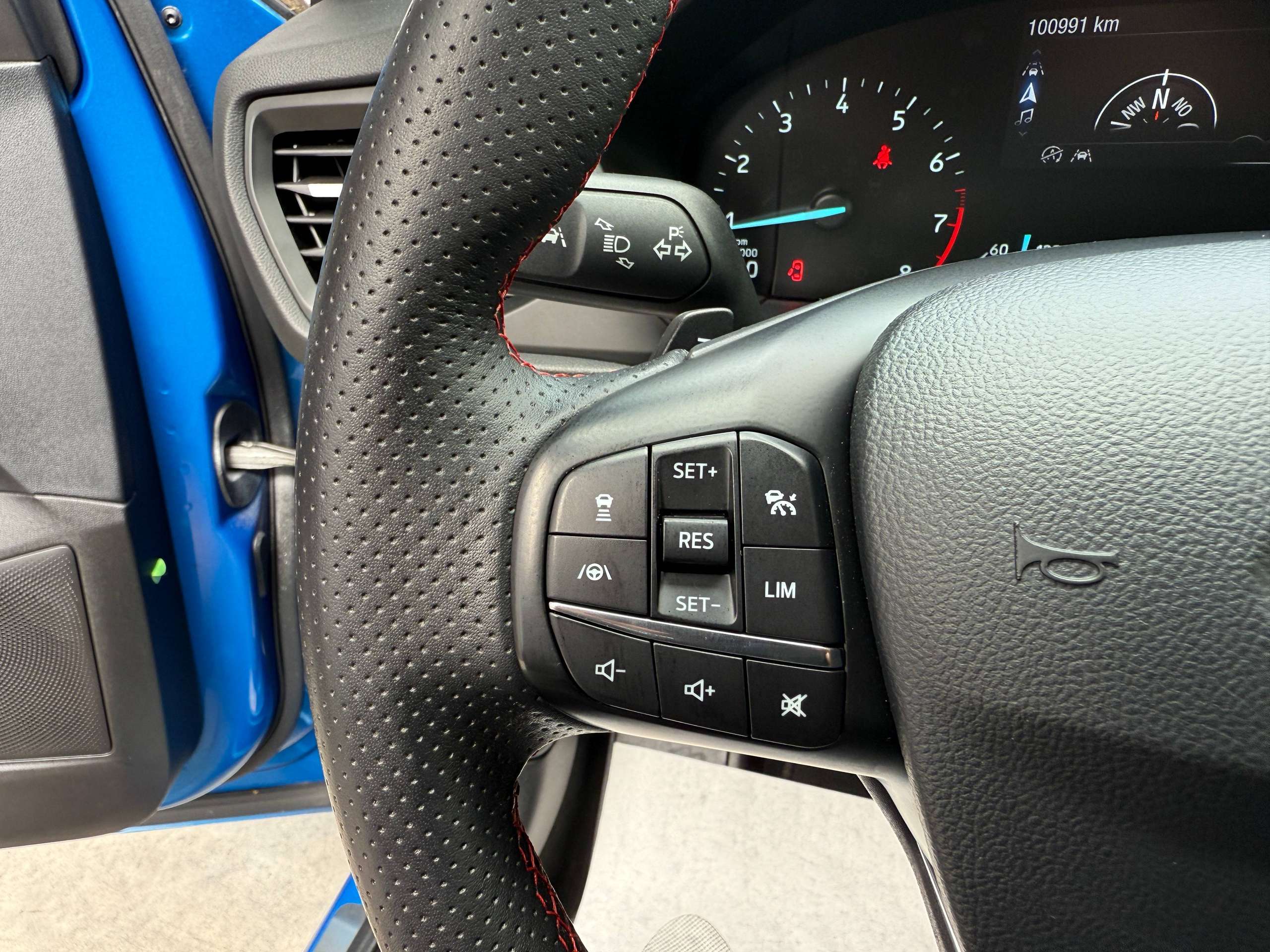 273e04db-e2ae-4b0a-b6f0-f46c2bd6cbed19-ford-focus-1-0i-125pk-st-line-automaat-5-deurs-navigatie-full-led-carplay-dab.jpg