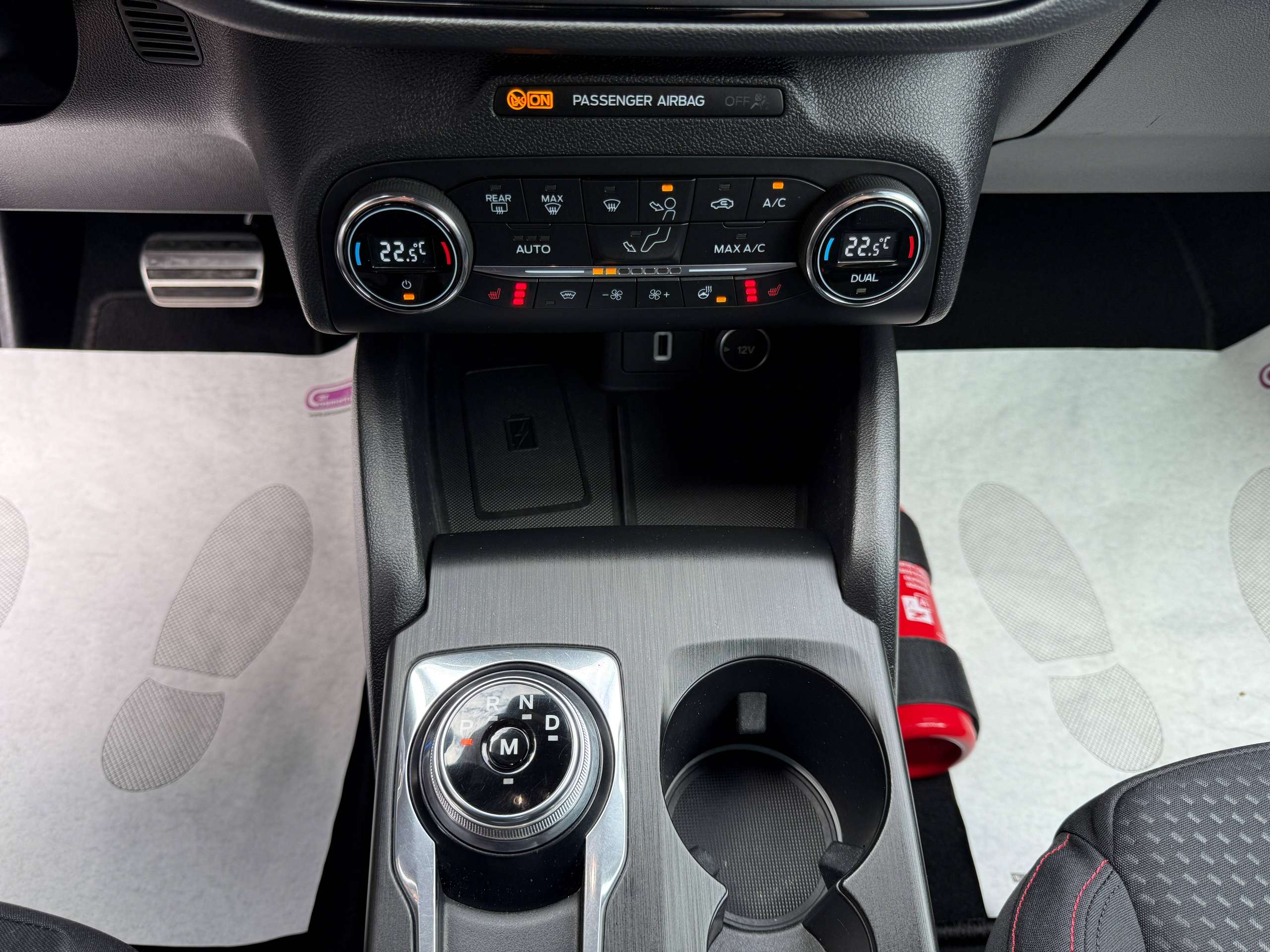 273e04db-e2ae-4b0a-b6f0-f46c2bd6cbed23-ford-focus-1-0i-125pk-st-line-automaat-5-deurs-navigatie-full-led-carplay-dab.jpg