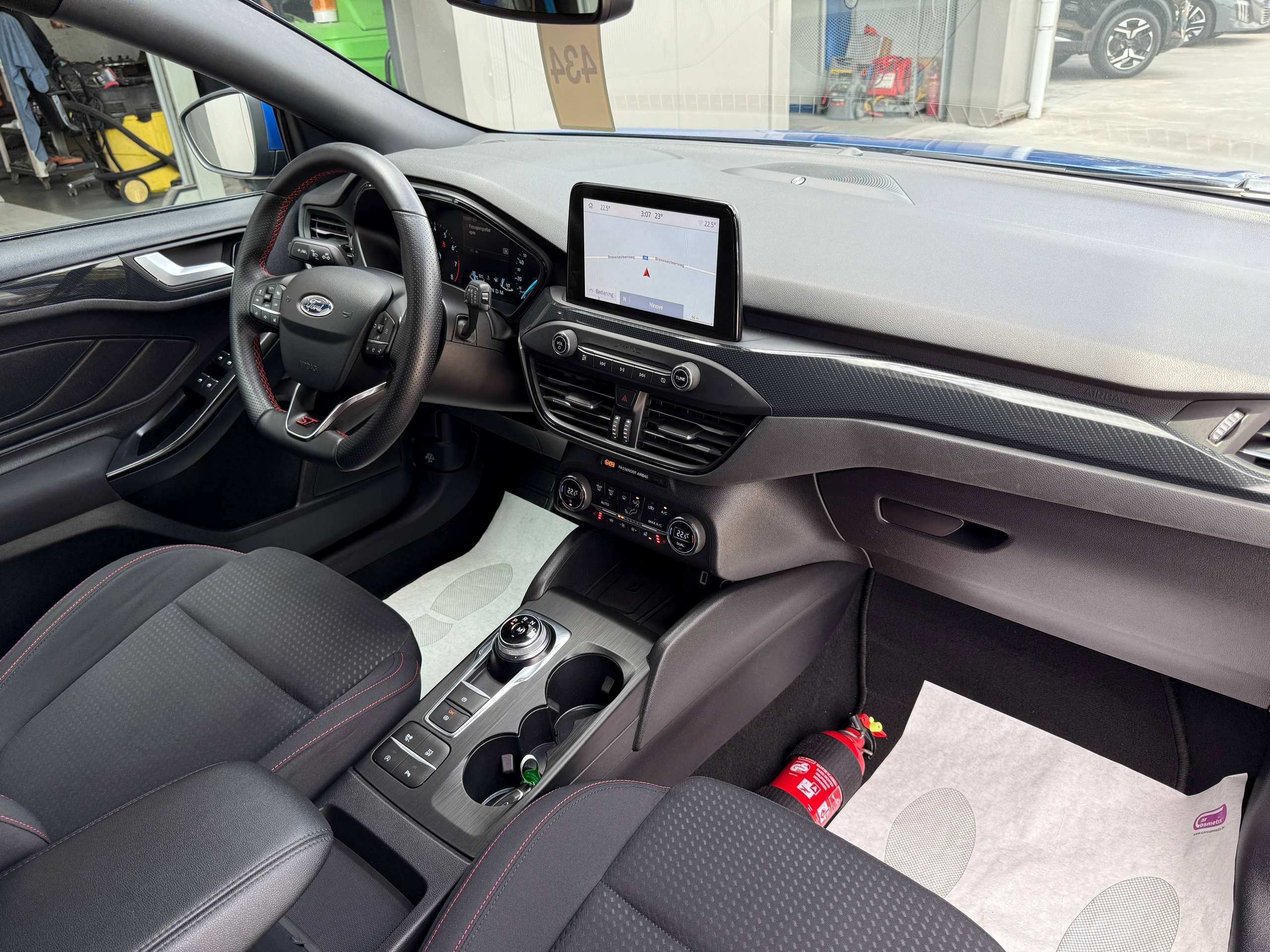273e04db-e2ae-4b0a-b6f0-f46c2bd6cbed29-ford-focus-1-0i-125pk-st-line-automaat-5-deurs-navigatie-full-led-carplay-dab.jpg