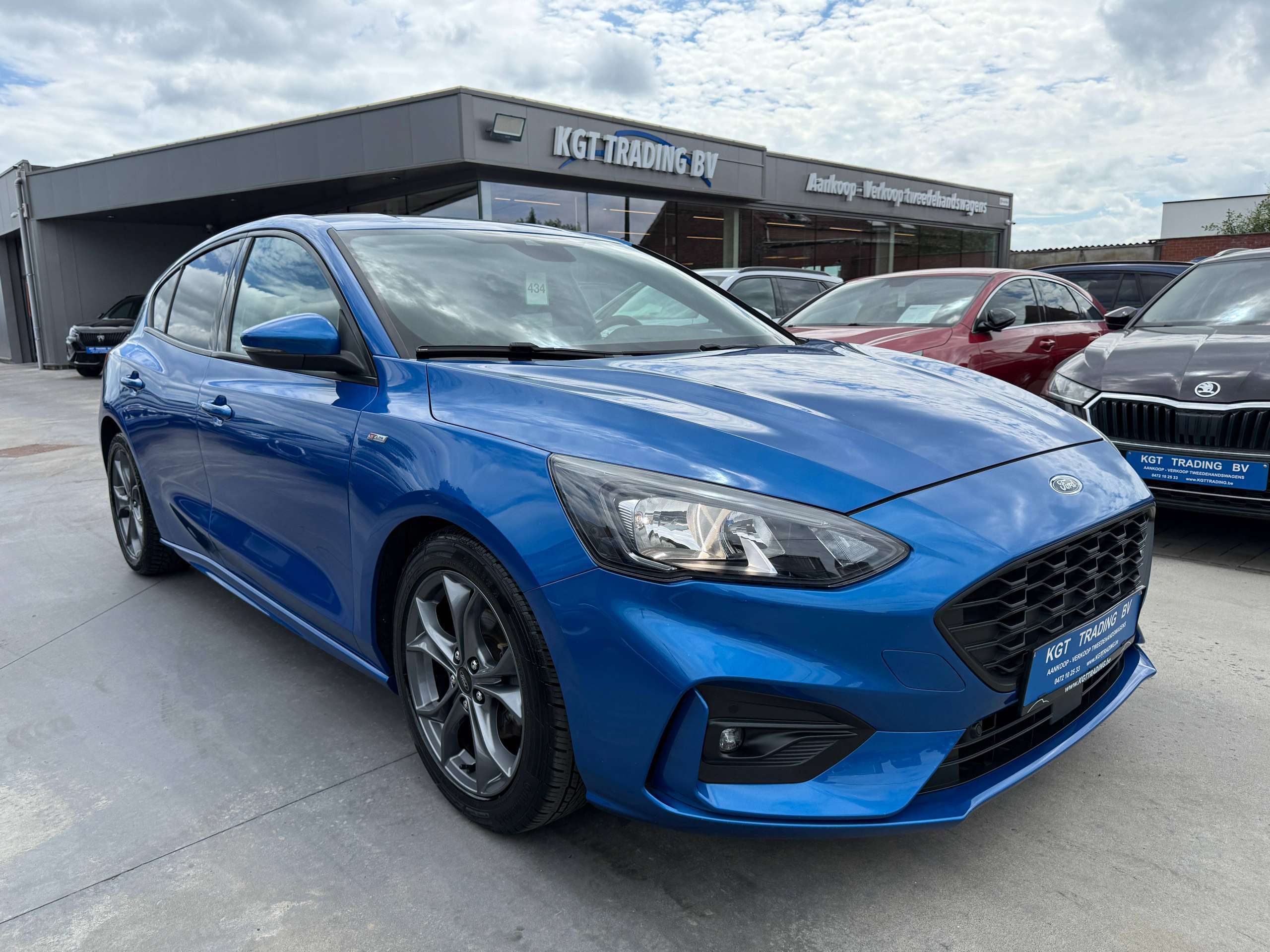 273e04db-e2ae-4b0a-b6f0-f46c2bd6cbed3-ford-focus-1-0i-125pk-st-line-automaat-5-deurs-navigatie-full-led-carplay-dab.jpg