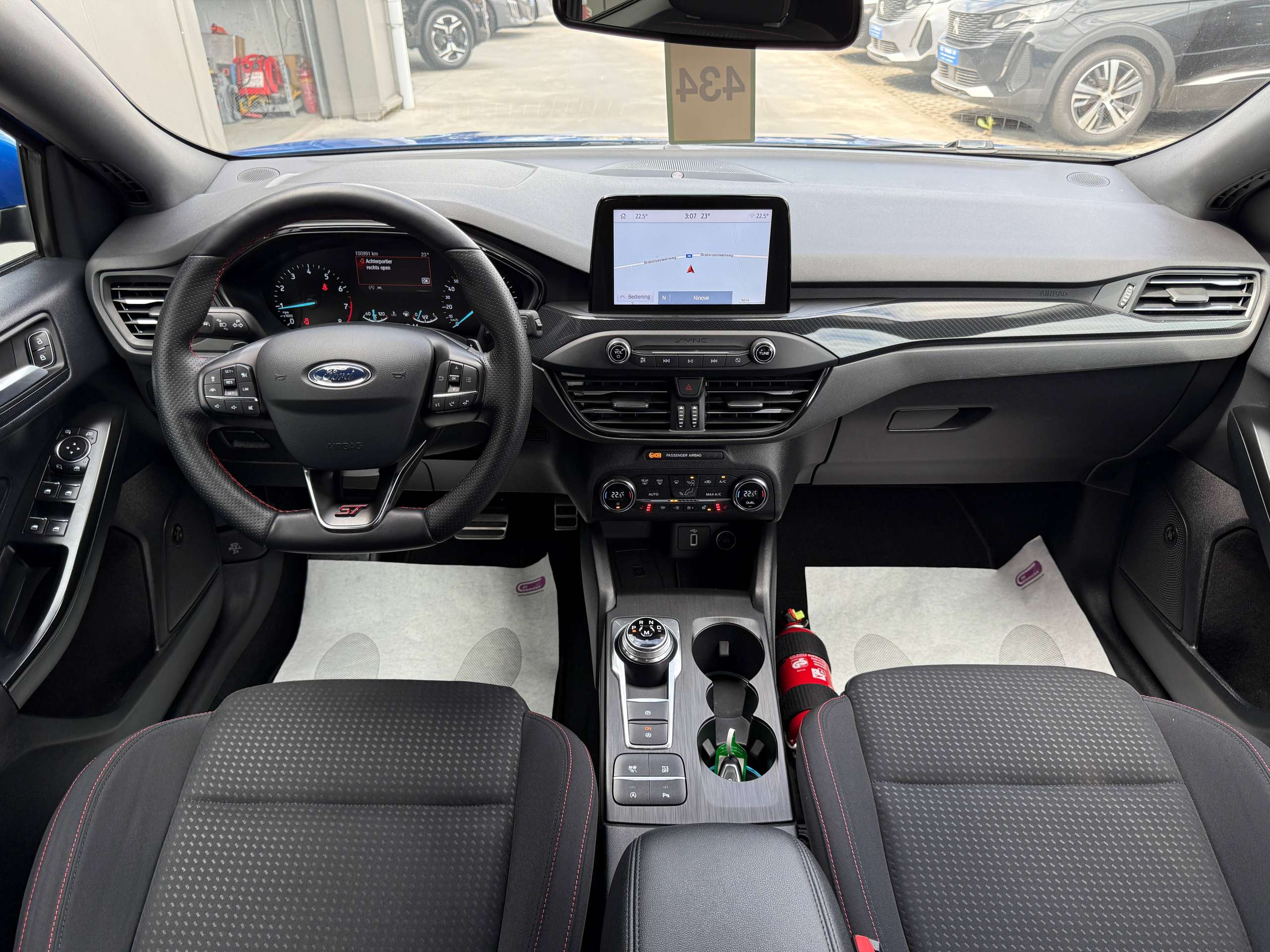 273e04db-e2ae-4b0a-b6f0-f46c2bd6cbed33-ford-focus-1-0i-125pk-st-line-automaat-5-deurs-navigatie-full-led-carplay-dab.jpg