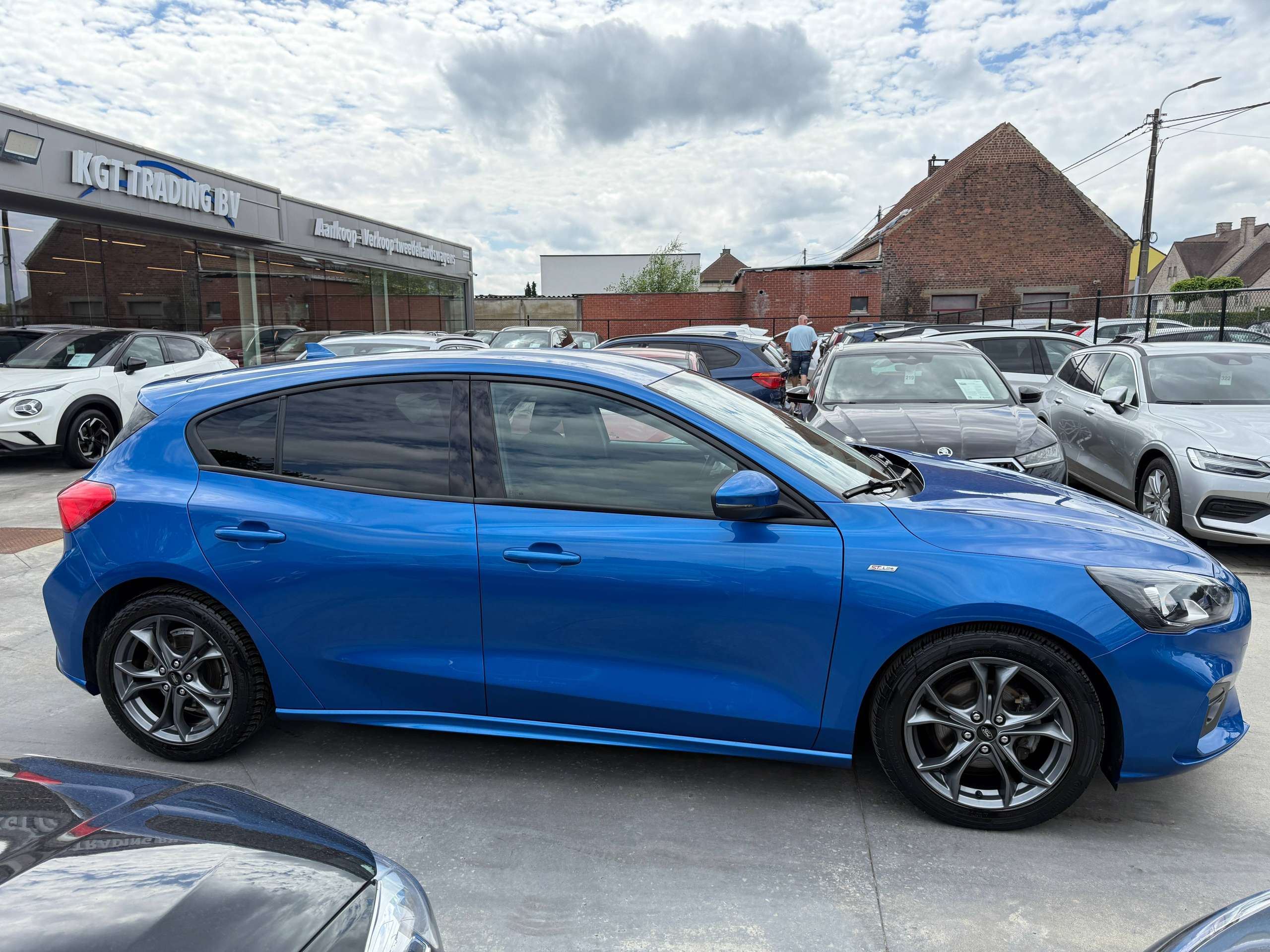 273e04db-e2ae-4b0a-b6f0-f46c2bd6cbed4-ford-focus-1-0i-125pk-st-line-automaat-5-deurs-navigatie-full-led-carplay-dab.jpg