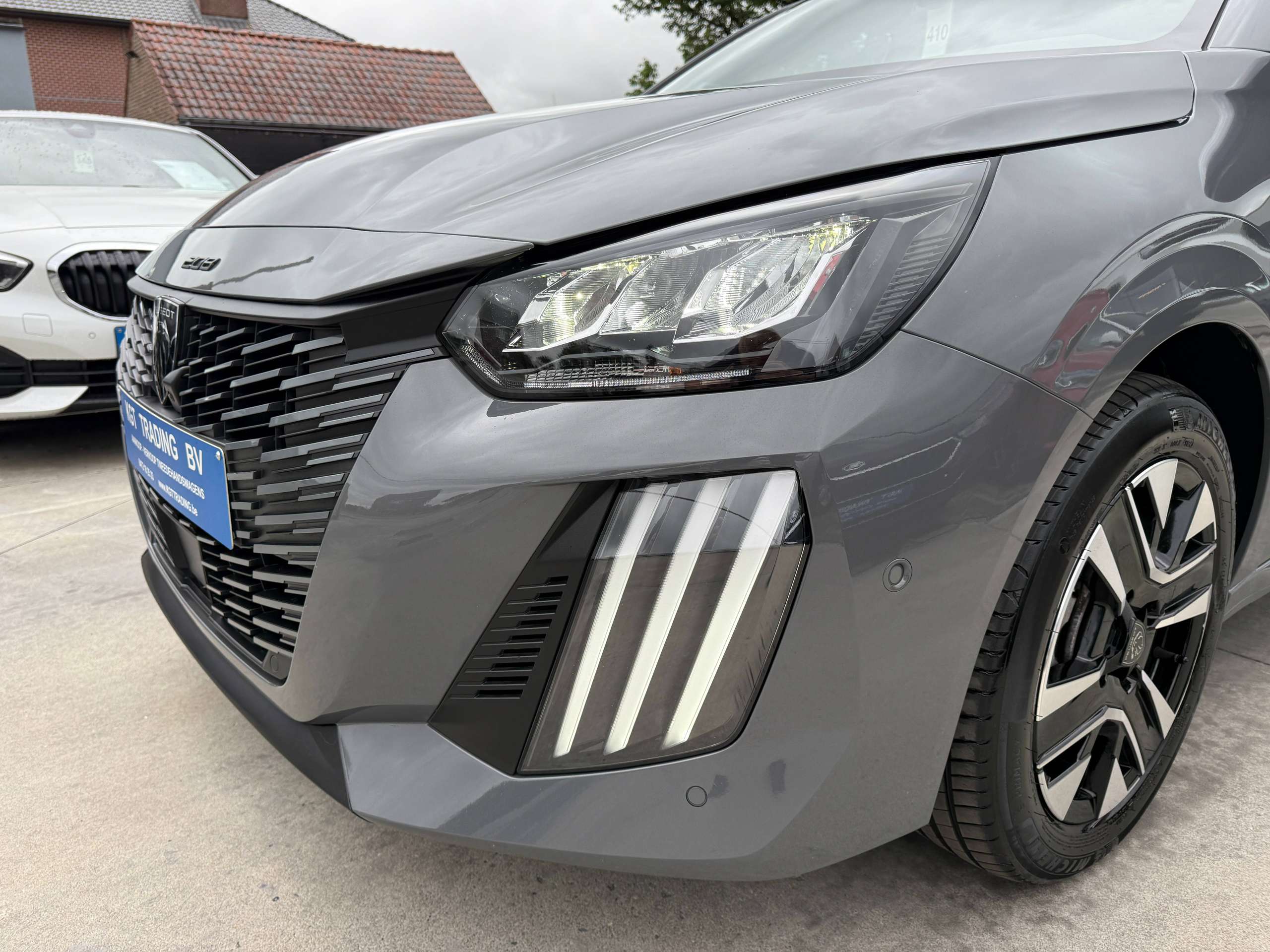 27669cf8-3251-4e90-9c95-854a80dd688510-peugeot-208-1-2i-turbo-360-camera-dode-hoek-navigatie-leder-full-led-carplay.jpg