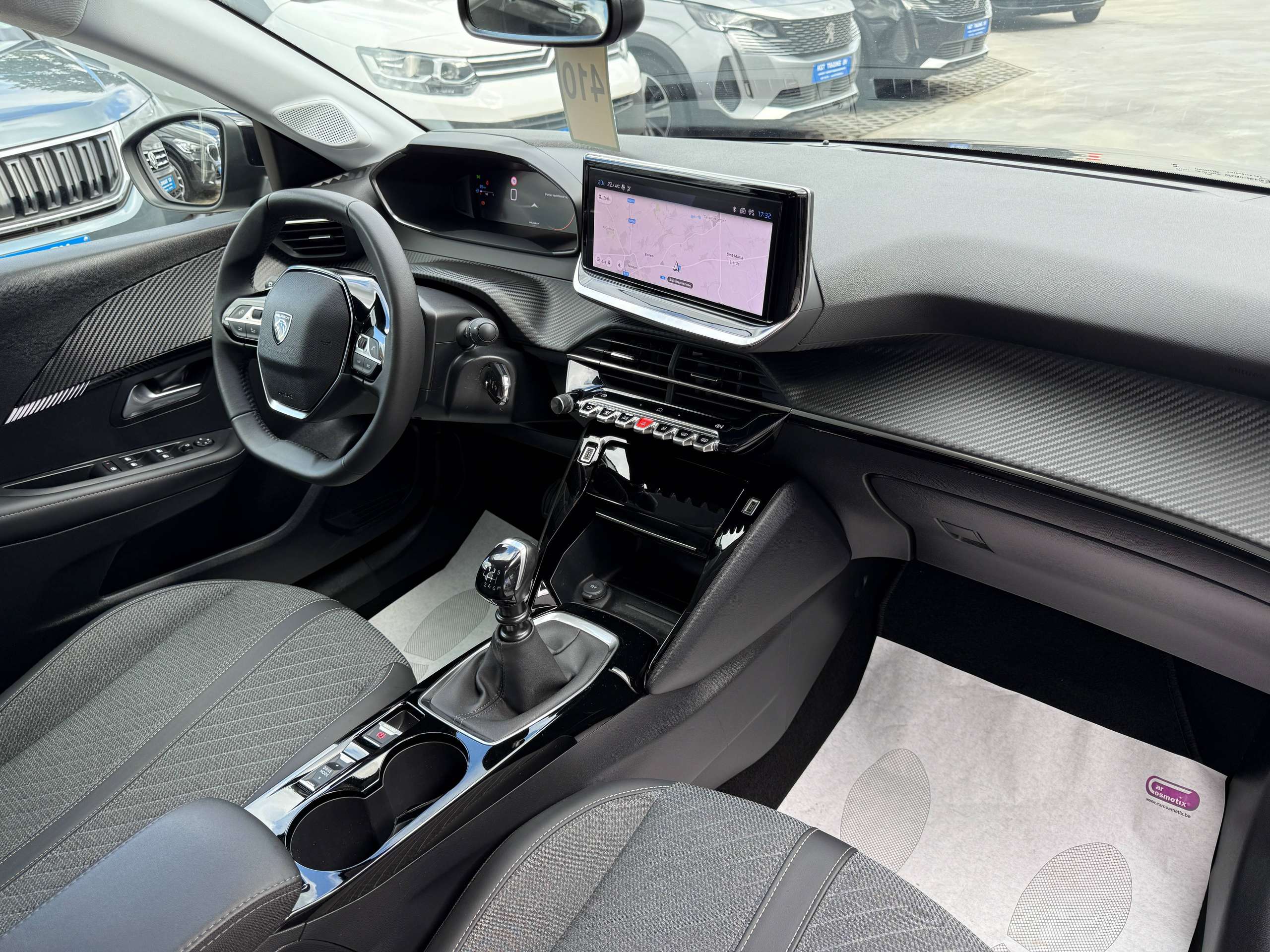 27669cf8-3251-4e90-9c95-854a80dd688529-peugeot-208-1-2i-turbo-360-camera-dode-hoek-navigatie-leder-full-led-carplay.jpg