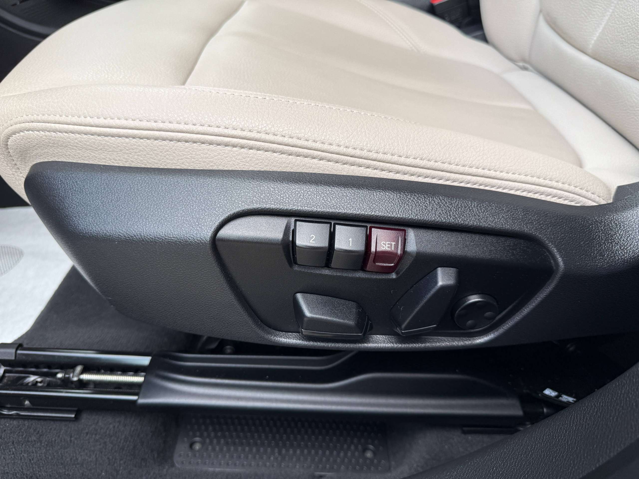 2935d72b-fdcc-40db-8324-14761554371b13-bmw-x1-1-5i-136pk-navigatie-pro-beige-leder-zetelverwarming-led-alu.jpg