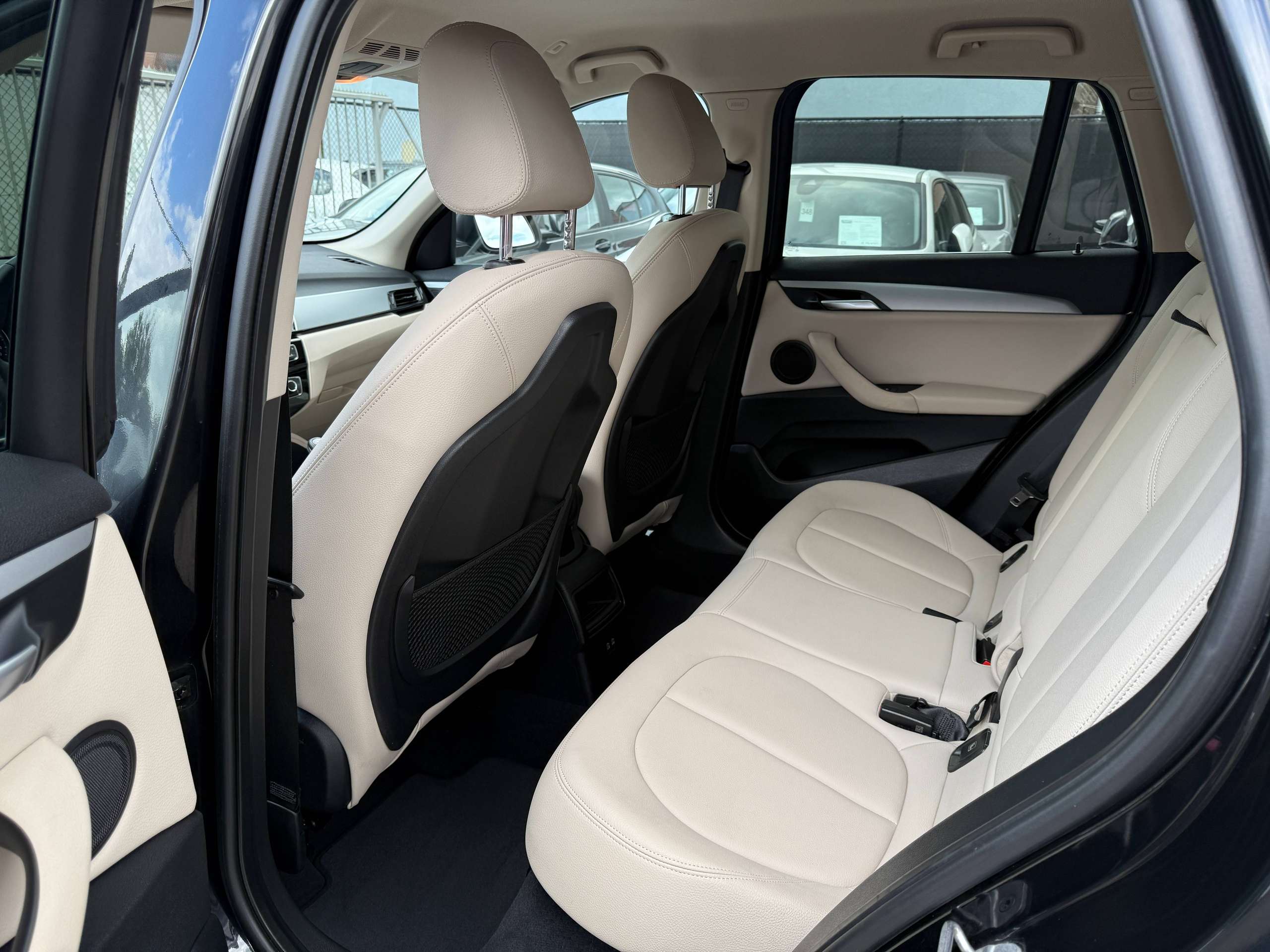 2935d72b-fdcc-40db-8324-14761554371b14-bmw-x1-1-5i-136pk-navigatie-pro-beige-leder-zetelverwarming-led-alu.jpg
