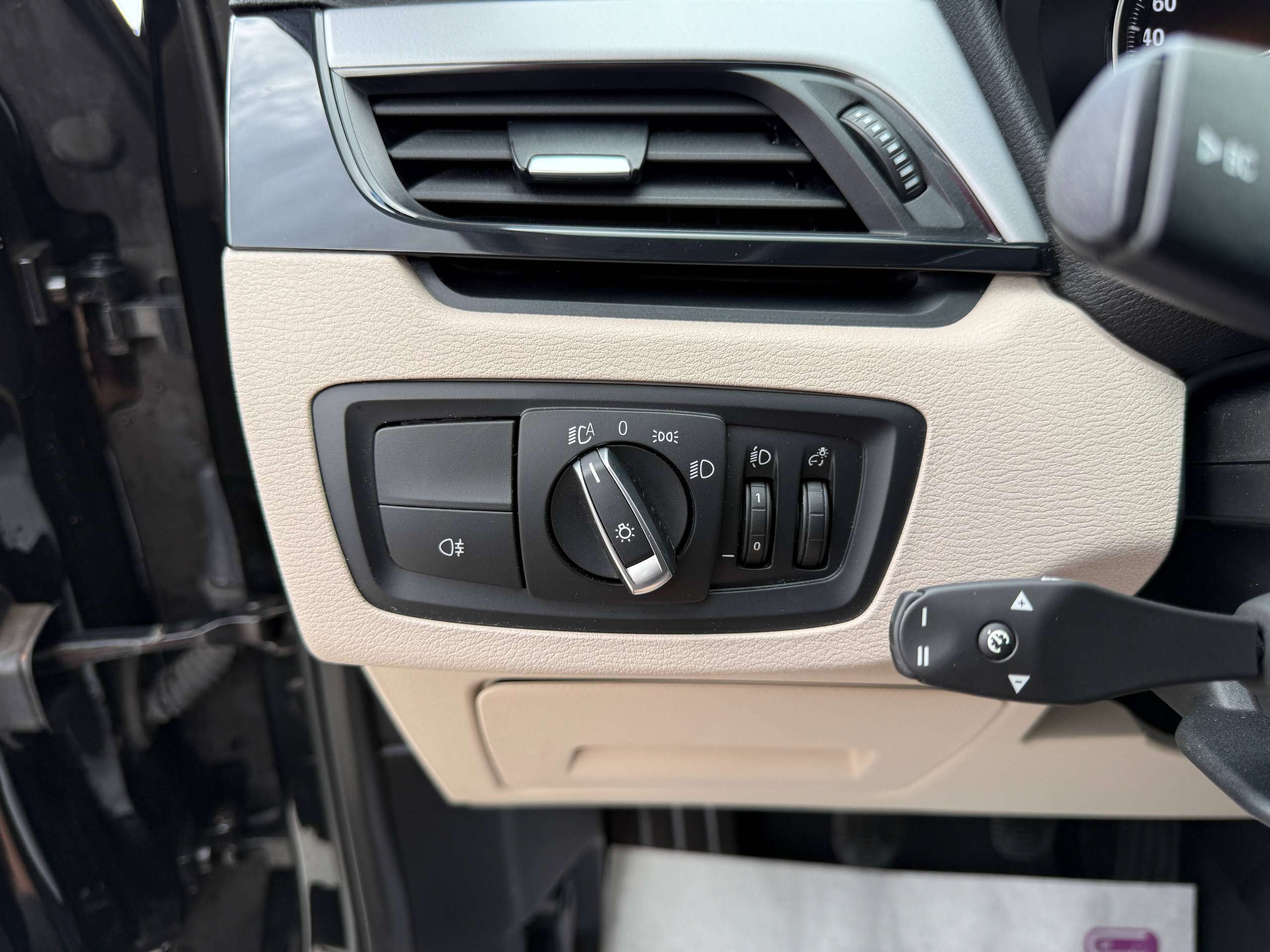 2935d72b-fdcc-40db-8324-14761554371b17-bmw-x1-1-5i-136pk-navigatie-pro-beige-leder-zetelverwarming-led-alu.jpg