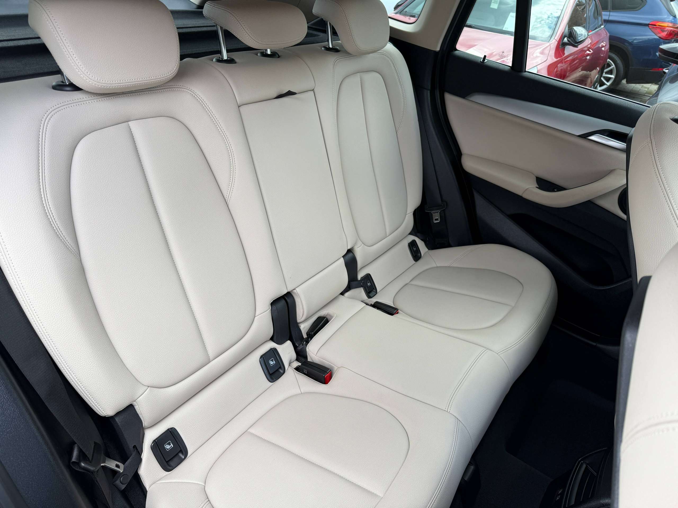 2935d72b-fdcc-40db-8324-14761554371b26-bmw-x1-1-5i-136pk-navigatie-pro-beige-leder-zetelverwarming-led-alu.jpg