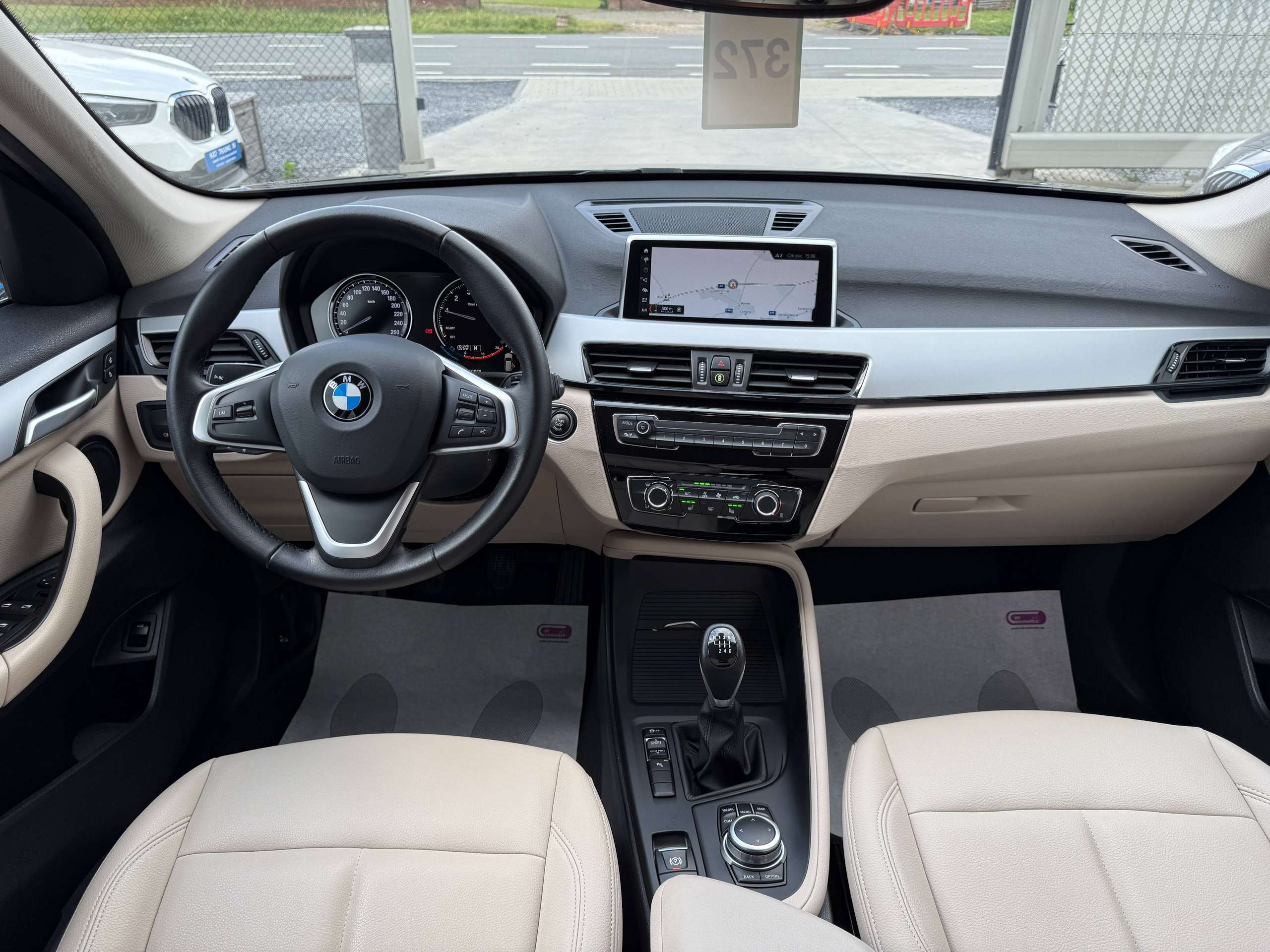 2935d72b-fdcc-40db-8324-14761554371b28-bmw-x1-1-5i-136pk-navigatie-pro-beige-leder-zetelverwarming-led-alu.jpg