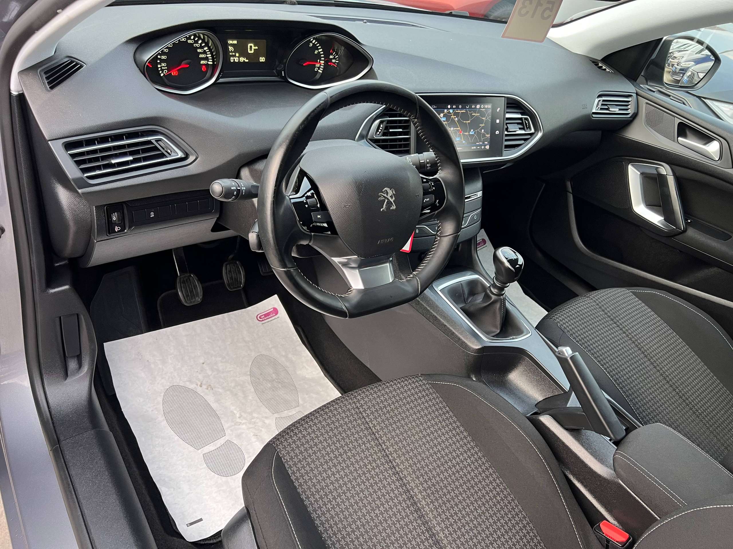 2a9dde53-43ac-4223-a819-597e077b15c912-peugeot-308-sw-1-2i-110pk-navigatie-bluetooth-carplay-led-pdc-alu.jpg
