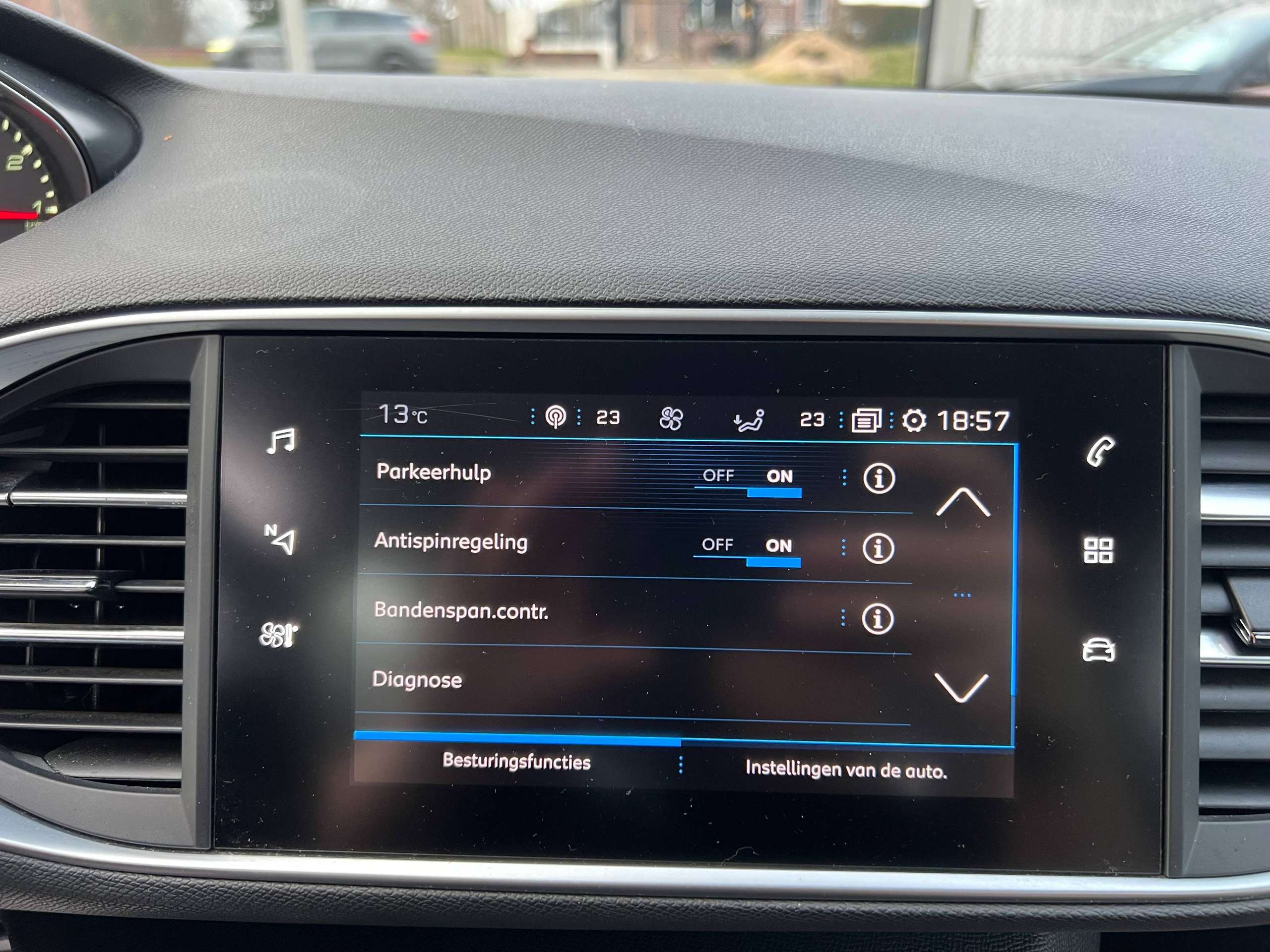 2a9dde53-43ac-4223-a819-597e077b15c918-peugeot-308-sw-1-2i-110pk-navigatie-bluetooth-carplay-led-pdc-alu.jpg