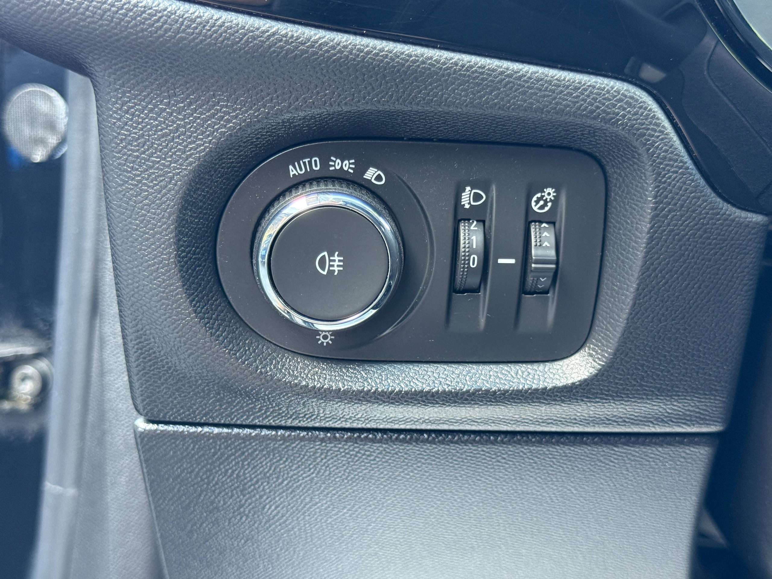 2f0f8685-53dc-4e40-bd6e-d7ede6fd831816-opel-corsa-1-2i-navigatie-carplay-camera-bluetooth-pdc-airco.jpg