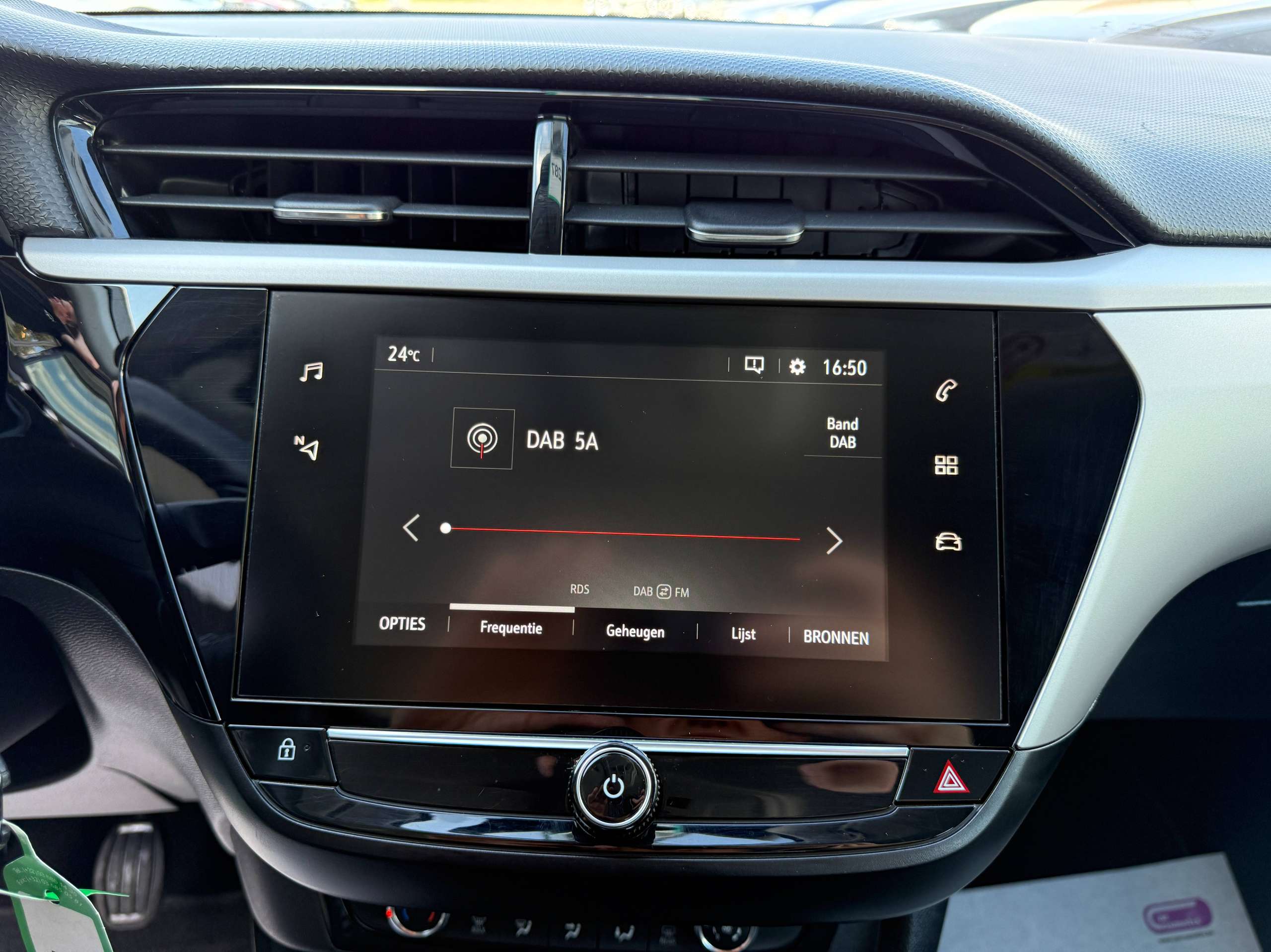 2f0f8685-53dc-4e40-bd6e-d7ede6fd831822-opel-corsa-1-2i-navigatie-carplay-camera-bluetooth-pdc-airco.jpg