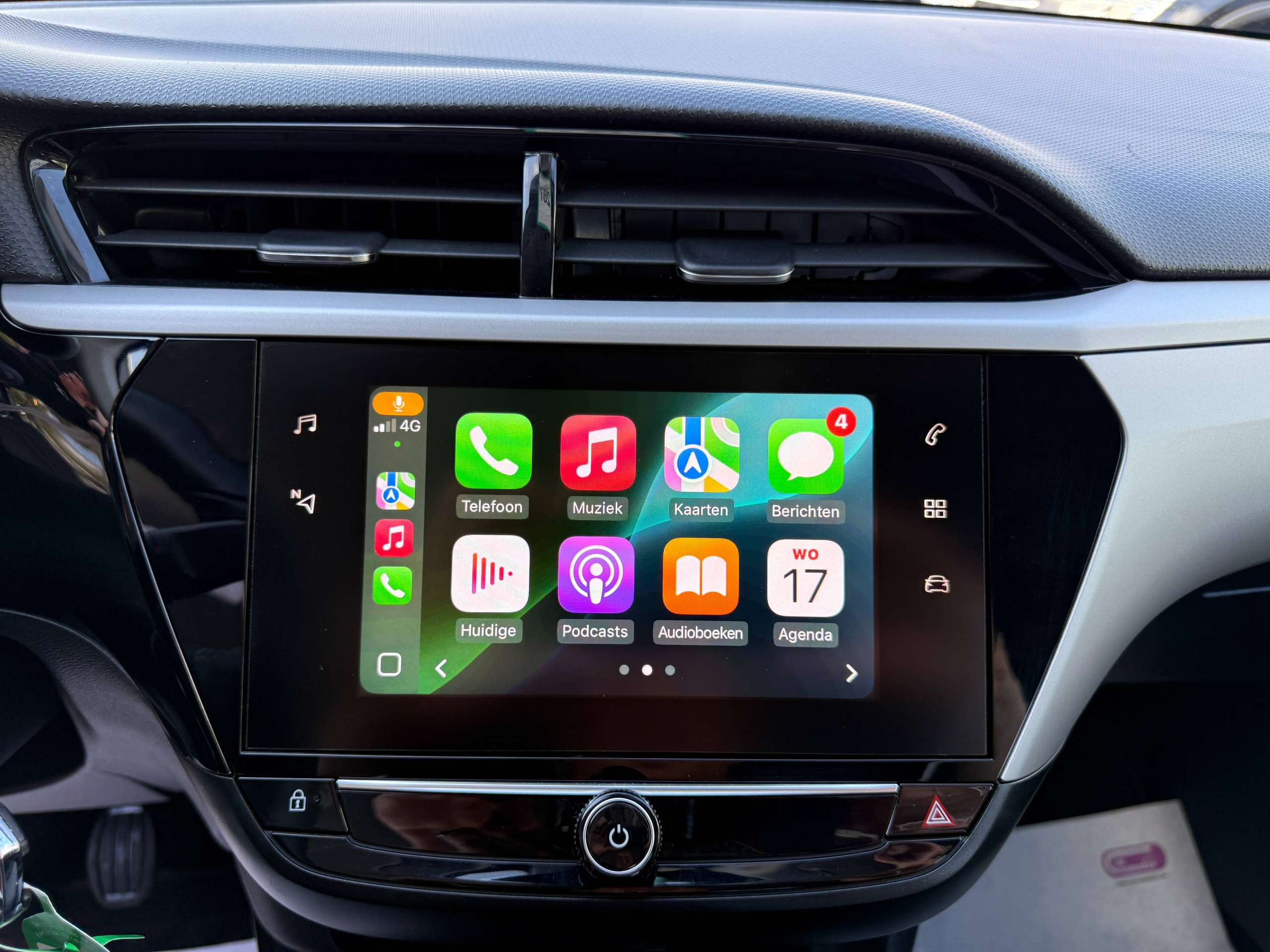 2f0f8685-53dc-4e40-bd6e-d7ede6fd831824-opel-corsa-1-2i-navigatie-carplay-camera-bluetooth-pdc-airco.jpg