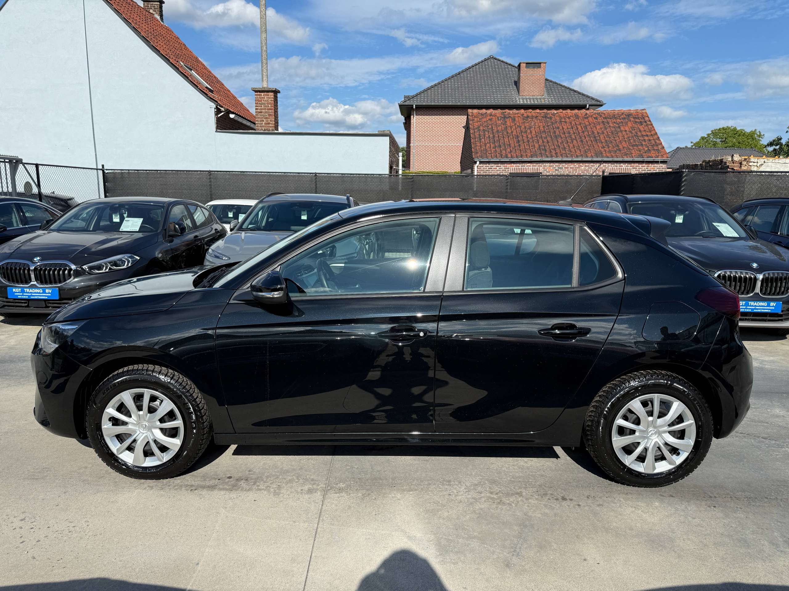 2f0f8685-53dc-4e40-bd6e-d7ede6fd83188-opel-corsa-1-2i-navigatie-carplay-camera-bluetooth-pdc-airco.jpg