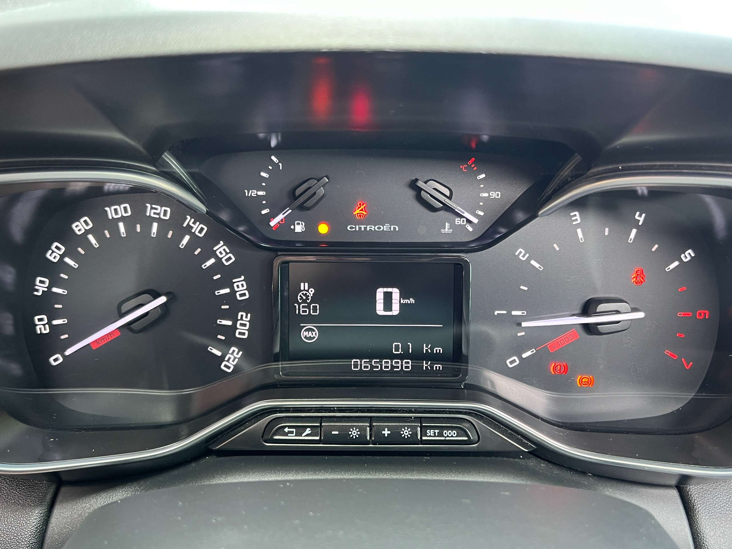 30461e05-8f76-4c8e-b1e5-090152fe174e17-citroen-c3-aircross-1-2i-110pk-navigatie-opendak-carplay-pdc-bluetooth.jpg