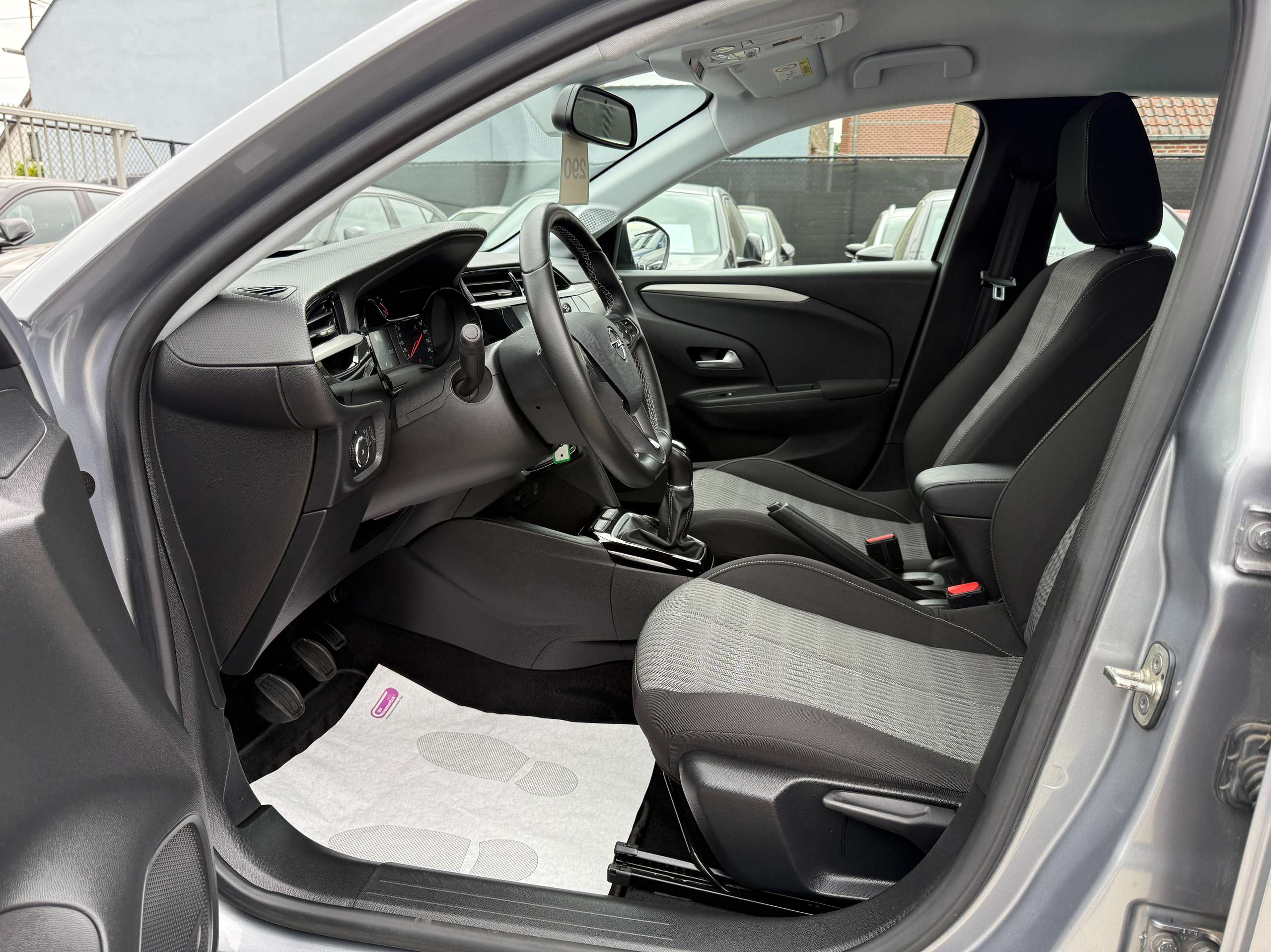 3693eb24-e81b-41db-8bf7-cd50943e0d8b11-opel-corsa-1-2i-navigatie-carplay-camera-bluetooth-pdc-airco.jpg