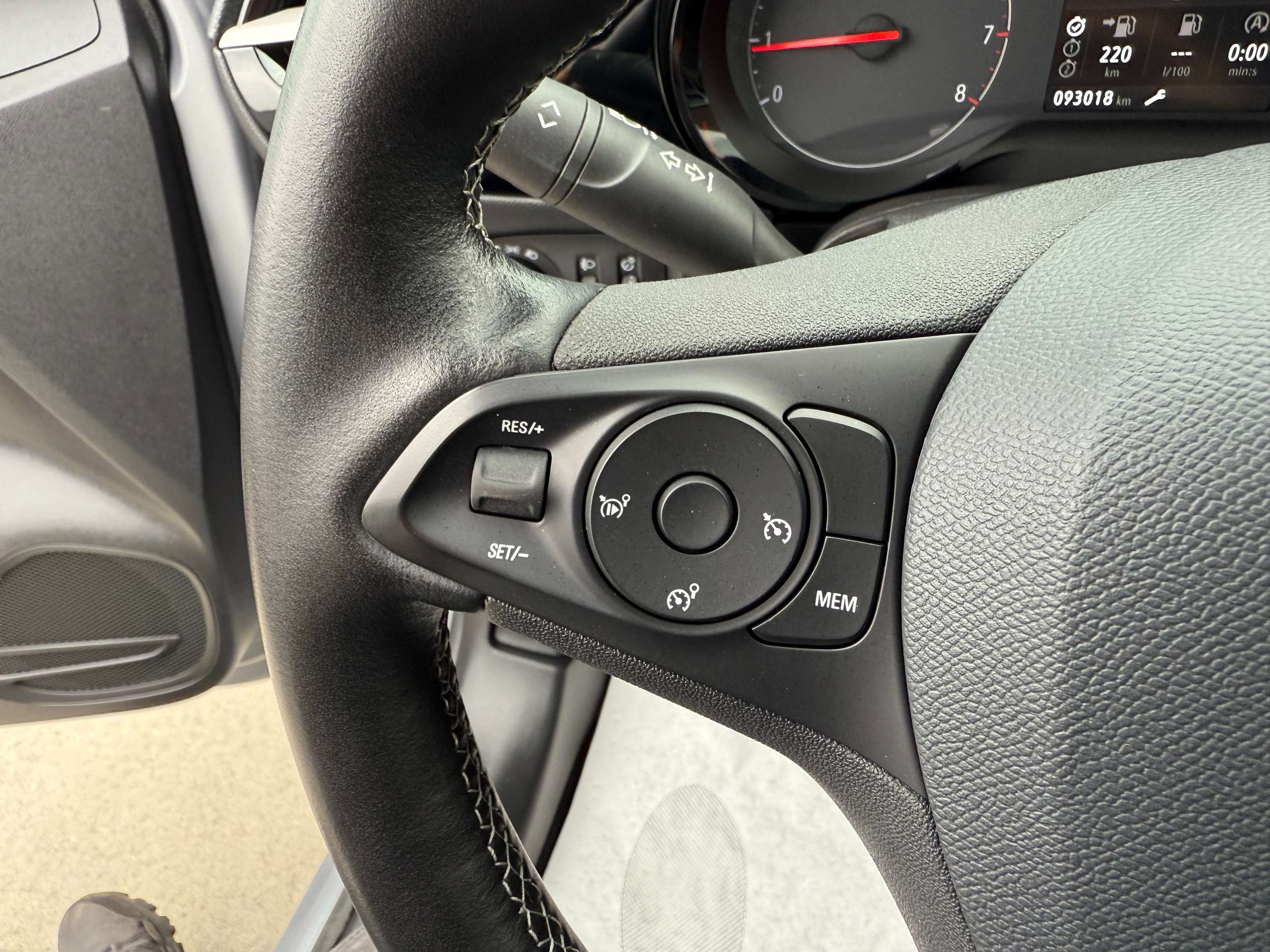 3693eb24-e81b-41db-8bf7-cd50943e0d8b16-opel-corsa-1-2i-navigatie-carplay-camera-bluetooth-pdc-airco.jpg