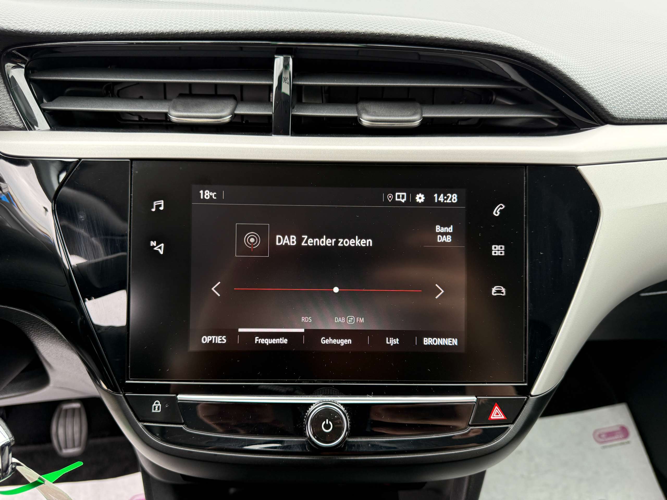 3693eb24-e81b-41db-8bf7-cd50943e0d8b21-opel-corsa-1-2i-navigatie-carplay-camera-bluetooth-pdc-airco.jpg