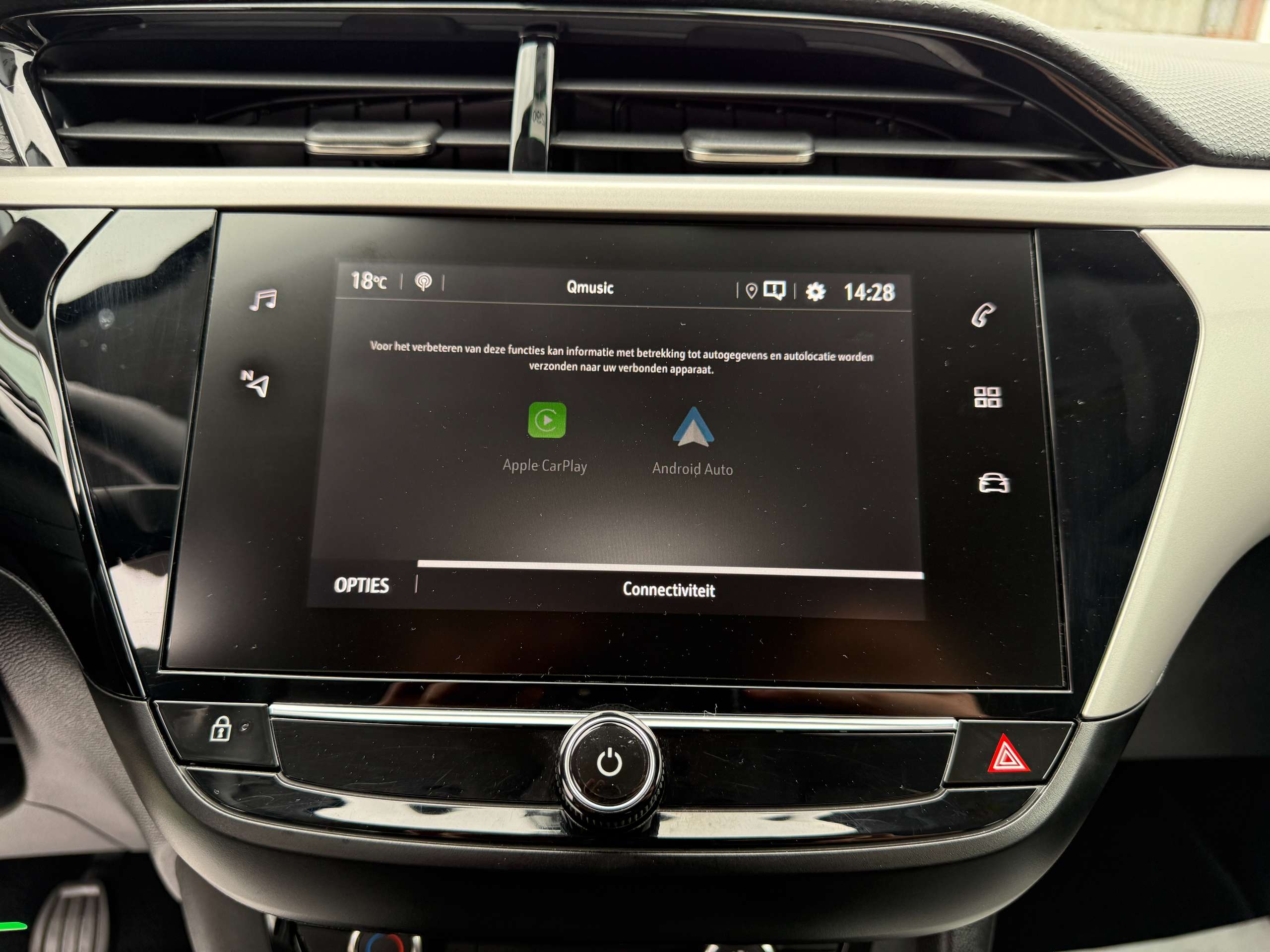 3693eb24-e81b-41db-8bf7-cd50943e0d8b22-opel-corsa-1-2i-navigatie-carplay-camera-bluetooth-pdc-airco.jpg