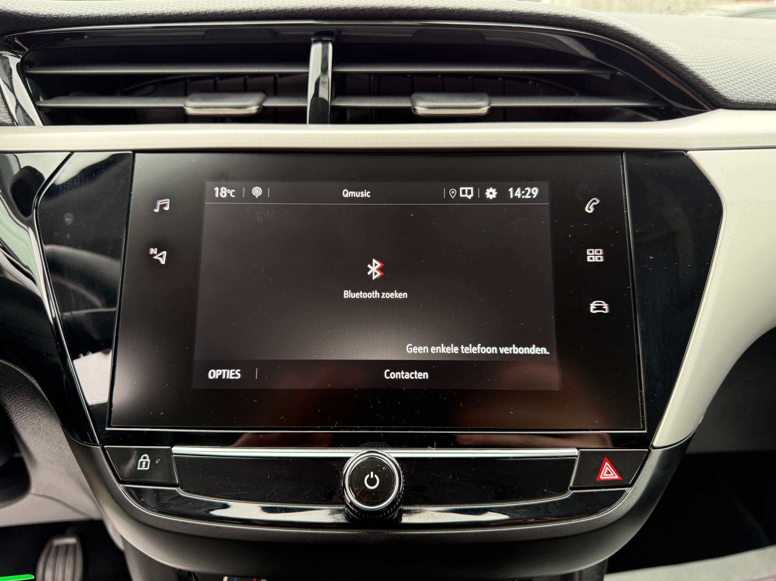 3693eb24-e81b-41db-8bf7-cd50943e0d8b23-opel-corsa-1-2i-navigatie-carplay-camera-bluetooth-pdc-airco.jpg