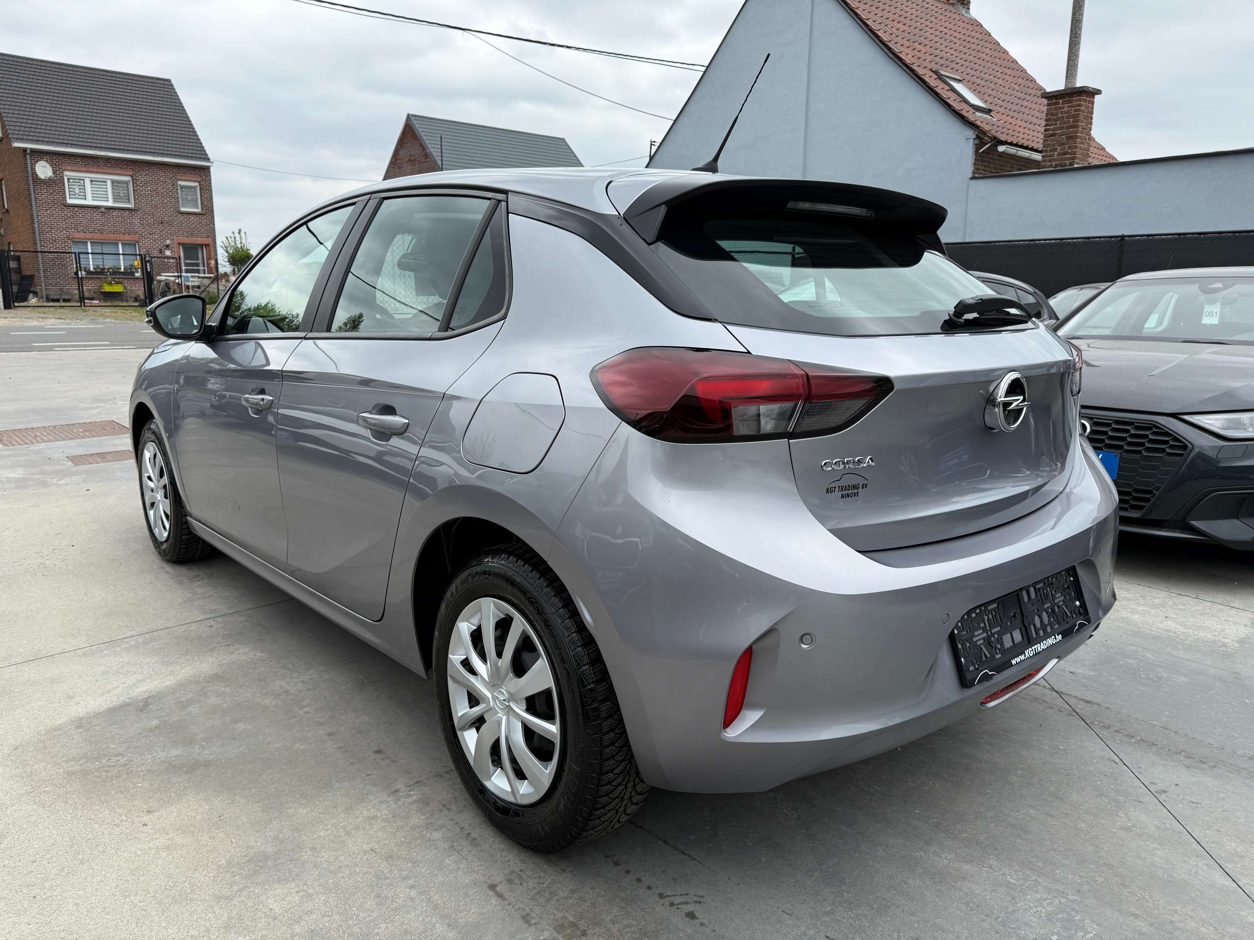 3693eb24-e81b-41db-8bf7-cd50943e0d8b7-opel-corsa-1-2i-navigatie-carplay-camera-bluetooth-pdc-airco.jpg