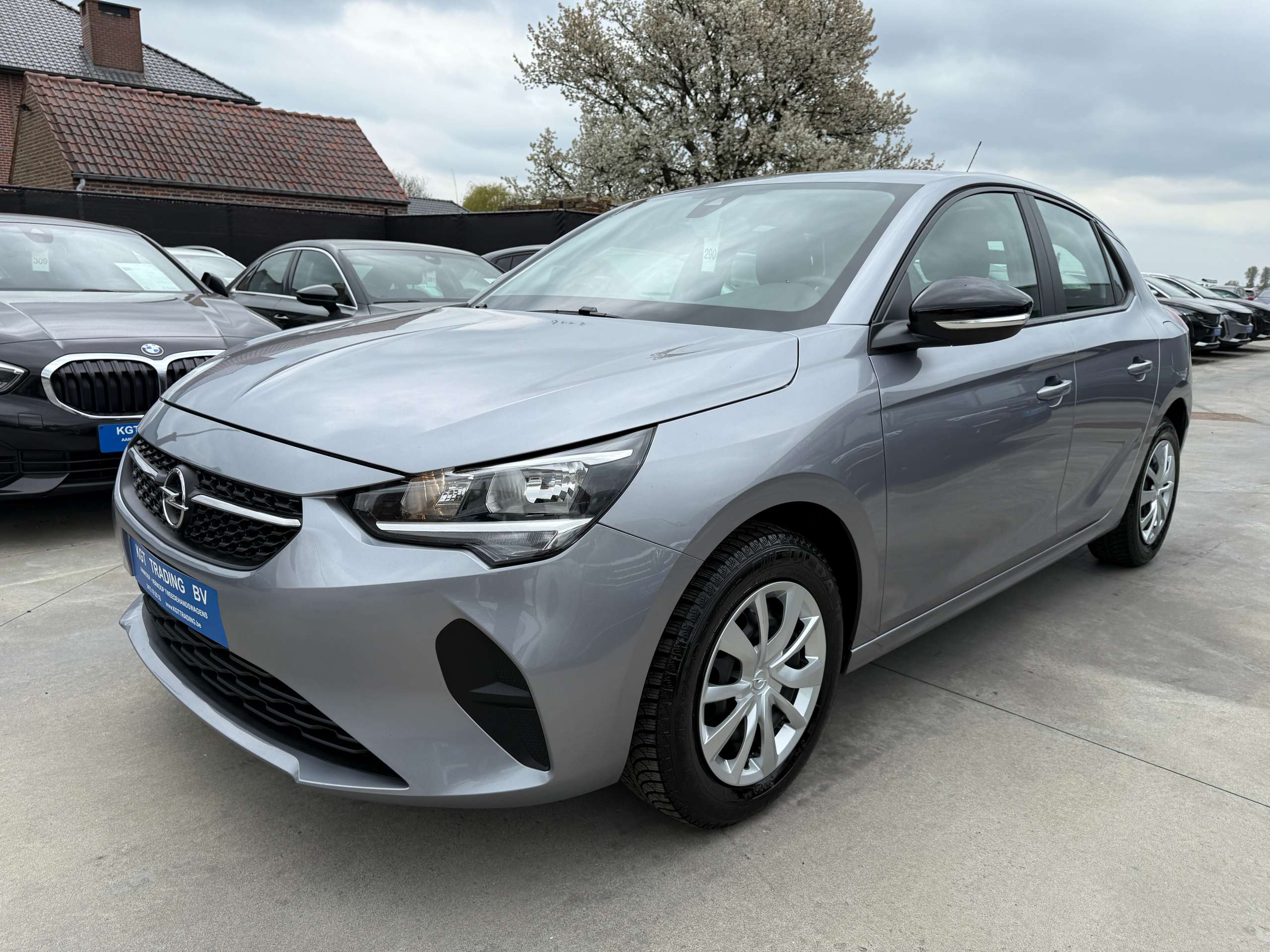 3693eb24-e81b-41db-8bf7-cd50943e0d8b9-opel-corsa-1-2i-navigatie-carplay-camera-bluetooth-pdc-airco.jpg