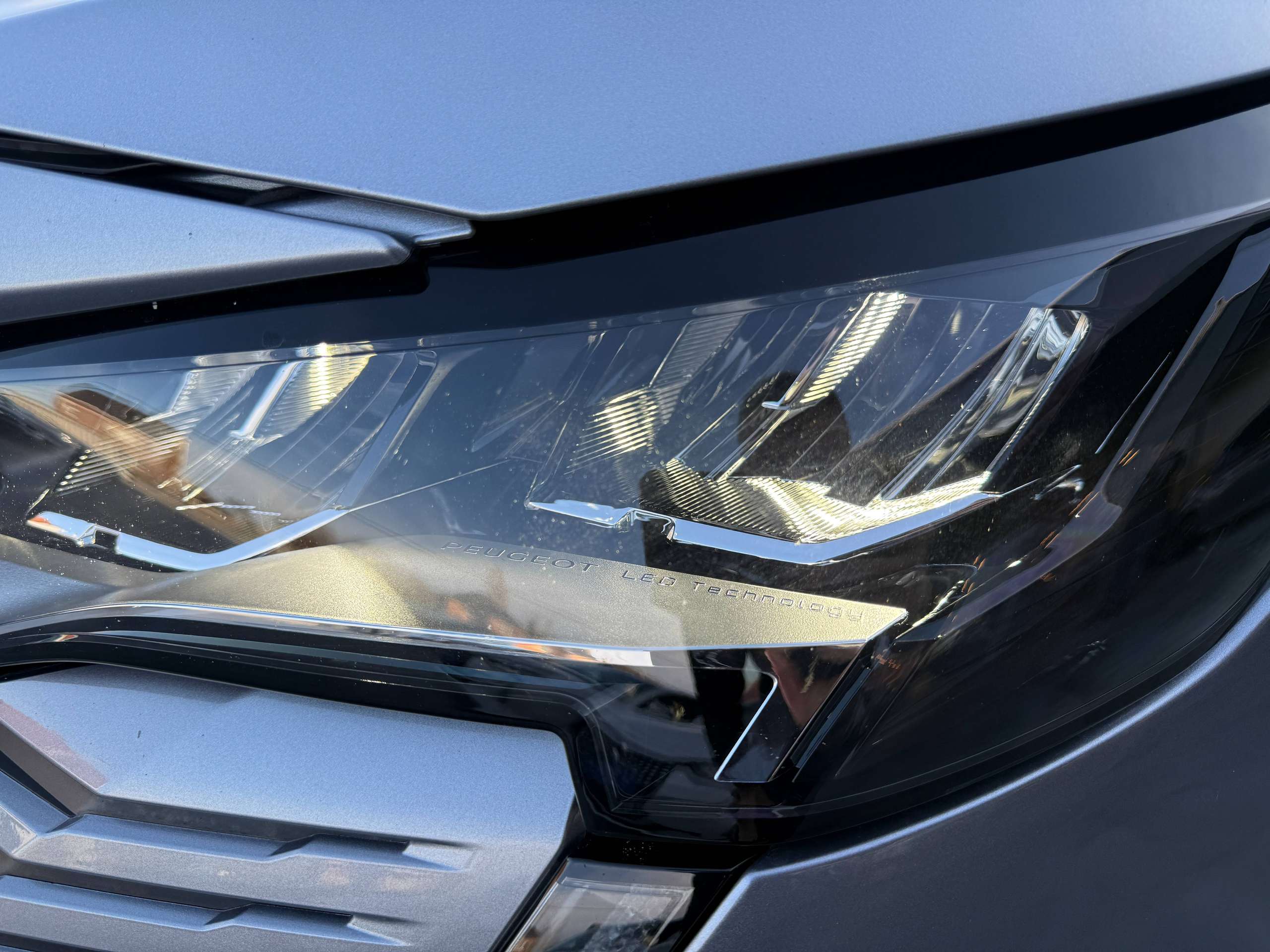 478e9345-9d43-422b-a889-b014ec652c9210-peugeot-5008-1-2i-130pk-7-zetels-facelift-full-led-camera-leder.jpg