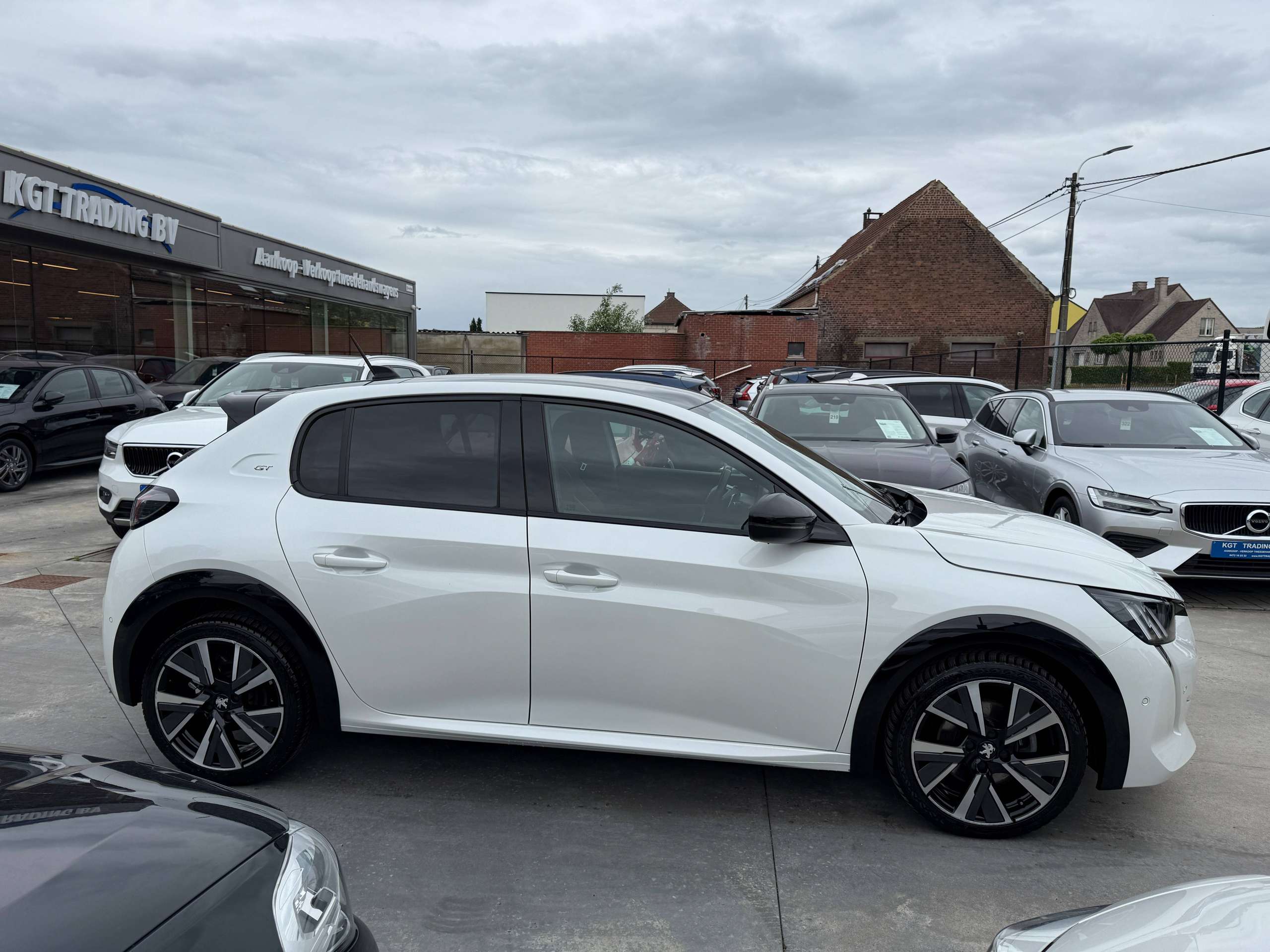 482ac547-d9ef-4863-bd55-d4740bf1fe414-peugeot-208-1-2i-130pk-gt-line-automaat-pano-dak-camera-navi-leder-led.jpg