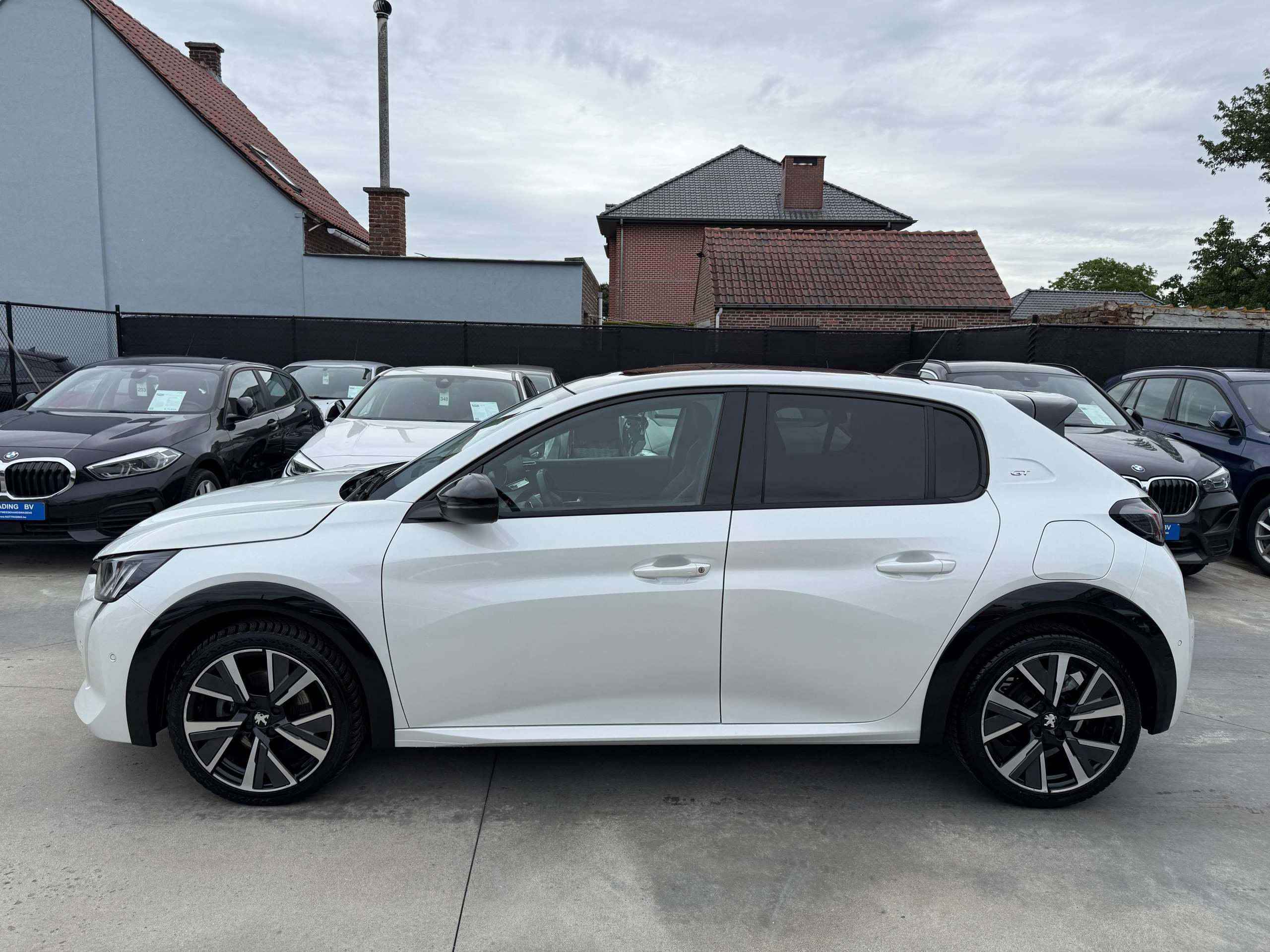 482ac547-d9ef-4863-bd55-d4740bf1fe418-peugeot-208-1-2i-130pk-gt-line-automaat-pano-dak-camera-navi-leder-led.jpg