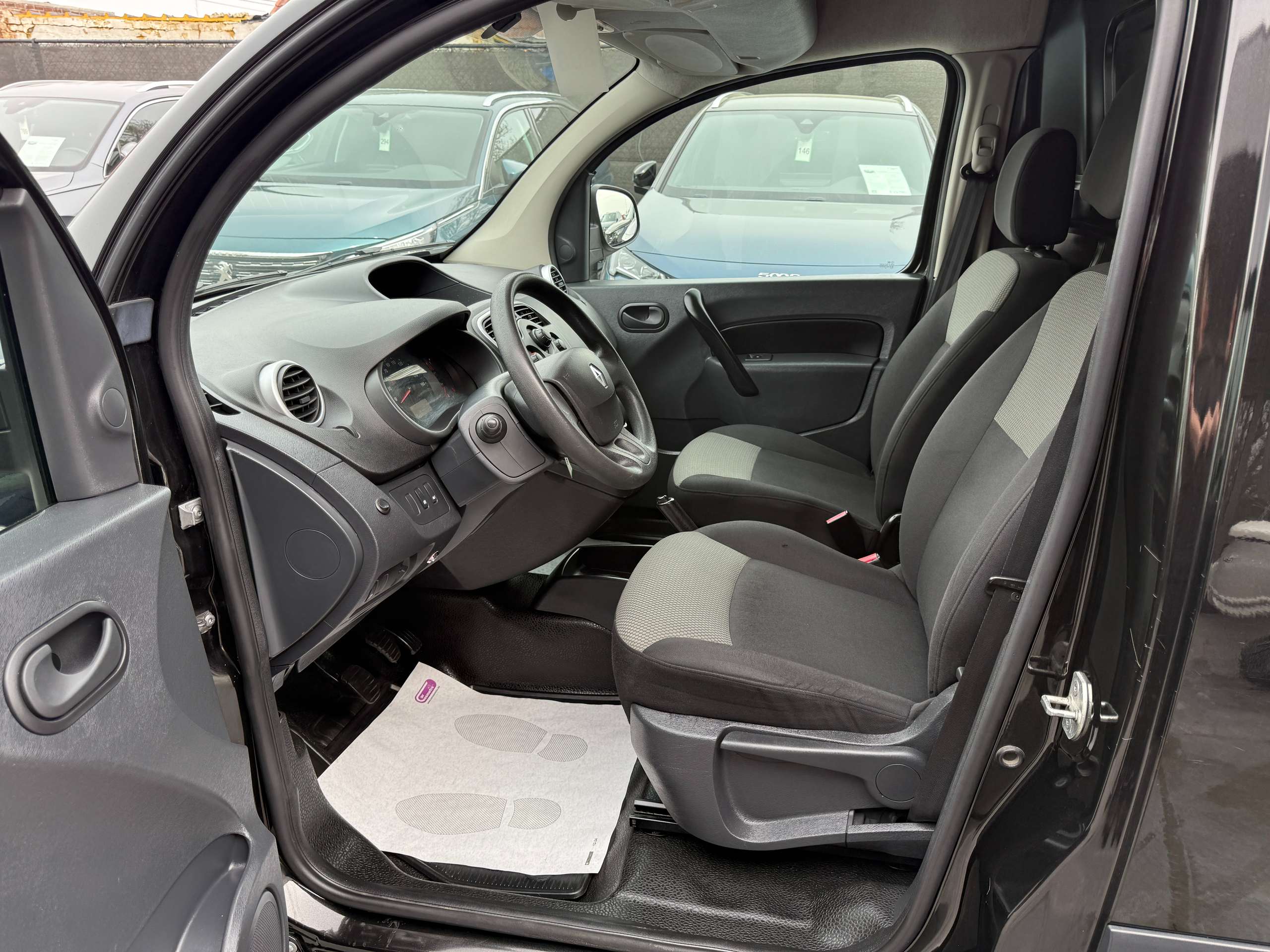4d63bec6-3dab-4a9f-8a7f-4f42ffb1278011-renault-kangoo-1-5-dci-80pk-bluetooth-parkeersensoren-airco.jpg