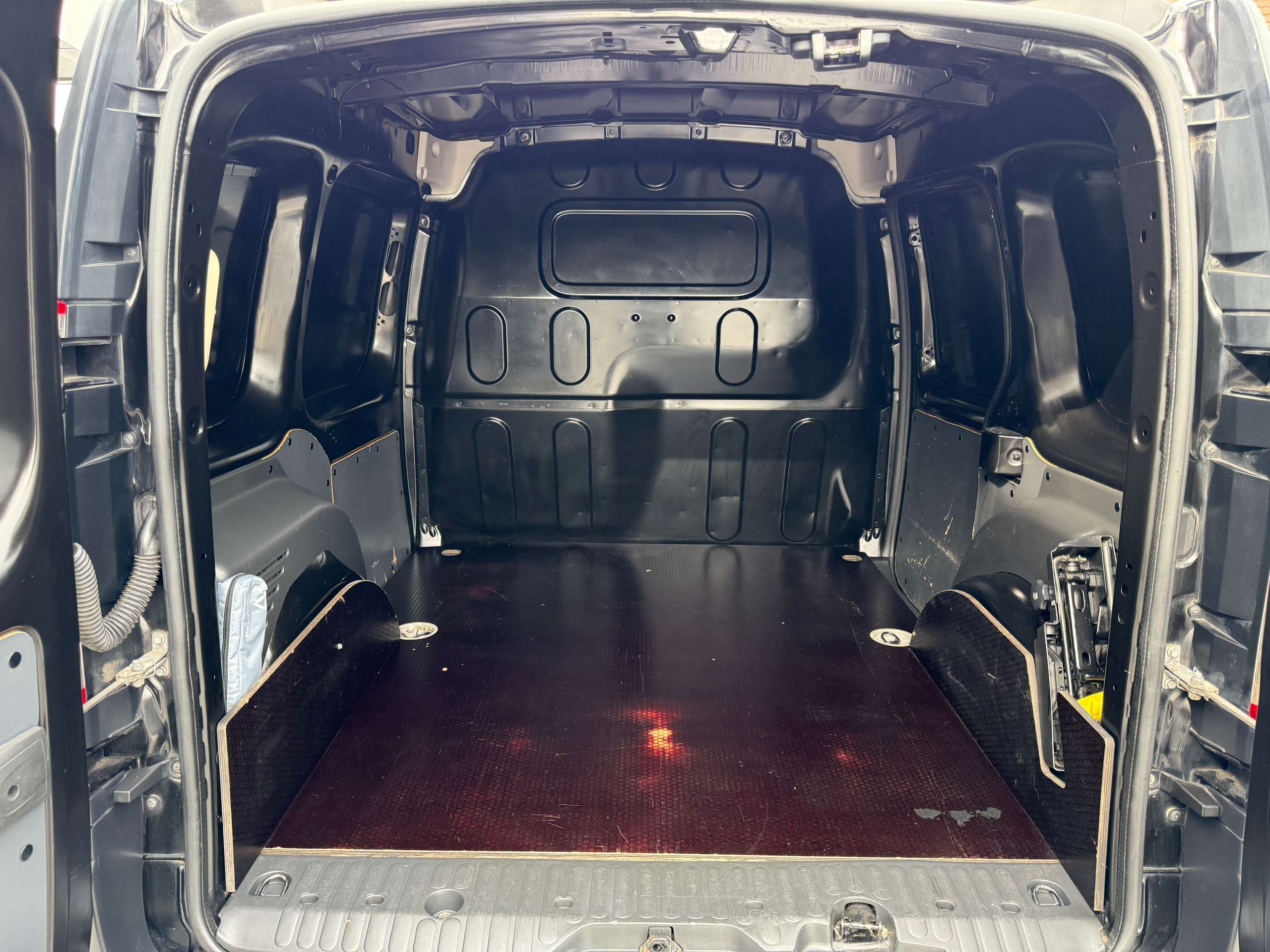4d63bec6-3dab-4a9f-8a7f-4f42ffb1278013-renault-kangoo-1-5-dci-80pk-bluetooth-parkeersensoren-airco.jpg