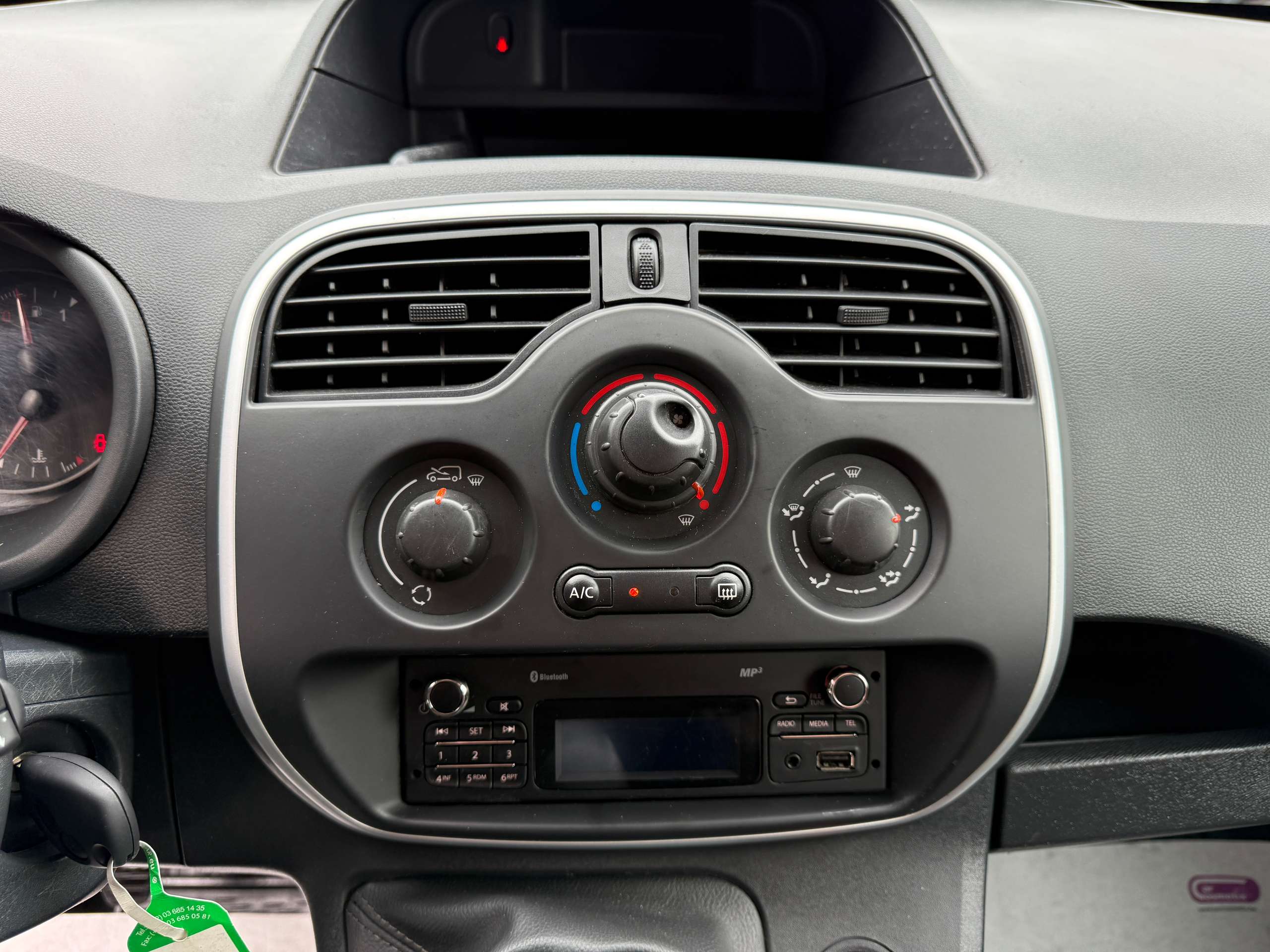 4d63bec6-3dab-4a9f-8a7f-4f42ffb1278016-renault-kangoo-1-5-dci-80pk-bluetooth-parkeersensoren-airco.jpg
