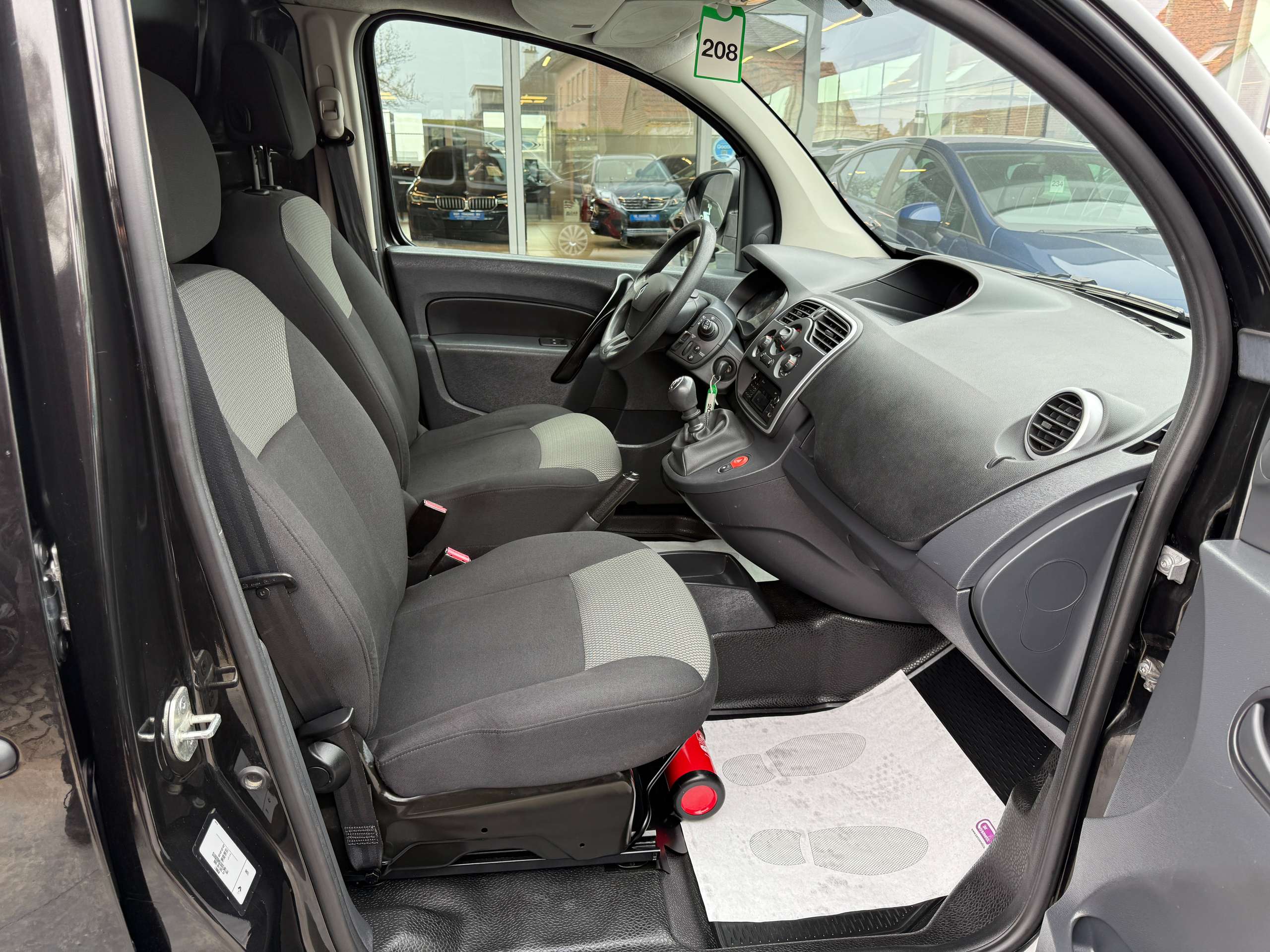 4d63bec6-3dab-4a9f-8a7f-4f42ffb1278017-renault-kangoo-1-5-dci-80pk-bluetooth-parkeersensoren-airco.jpg