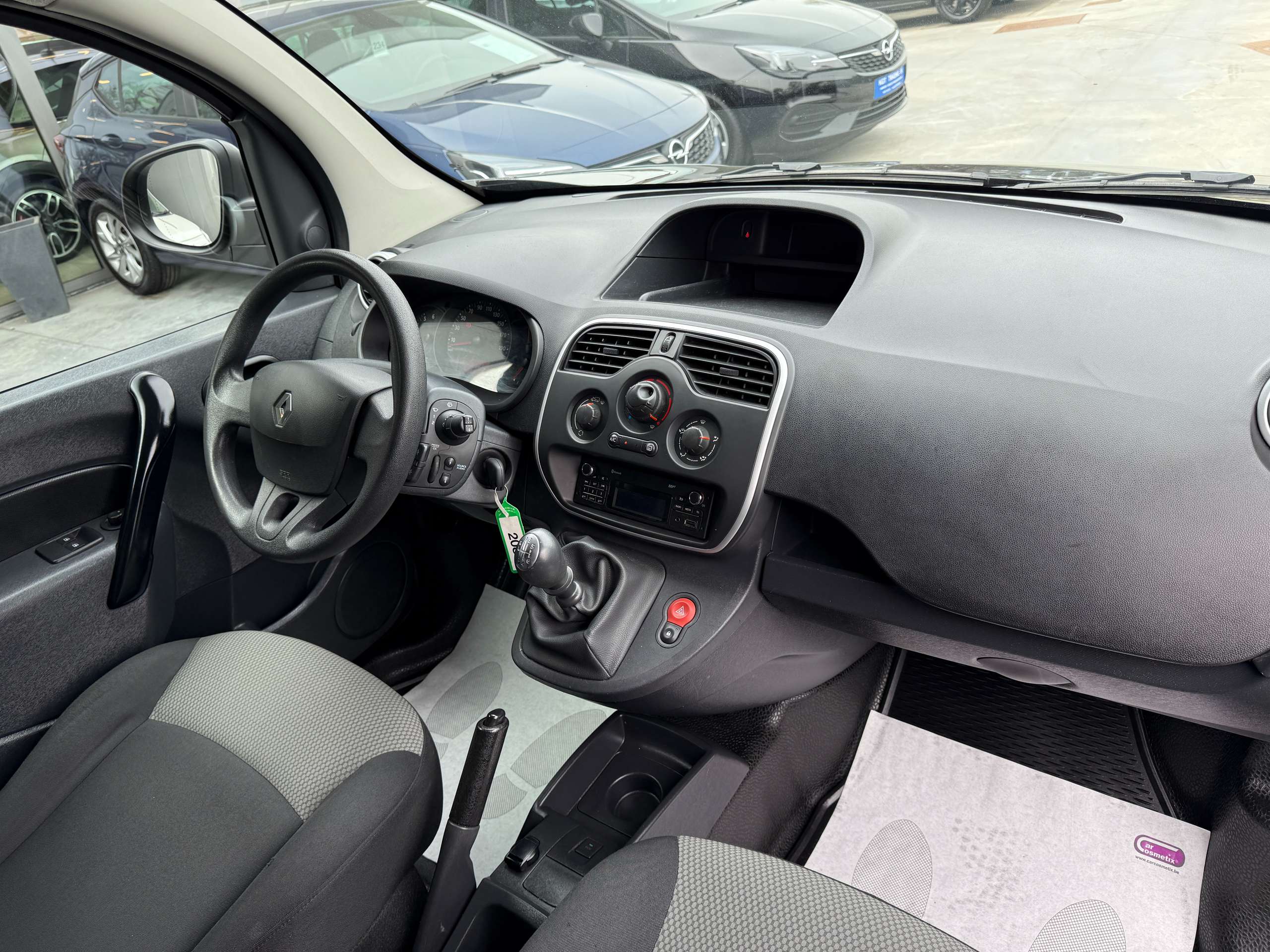 4d63bec6-3dab-4a9f-8a7f-4f42ffb1278018-renault-kangoo-1-5-dci-80pk-bluetooth-parkeersensoren-airco.jpg