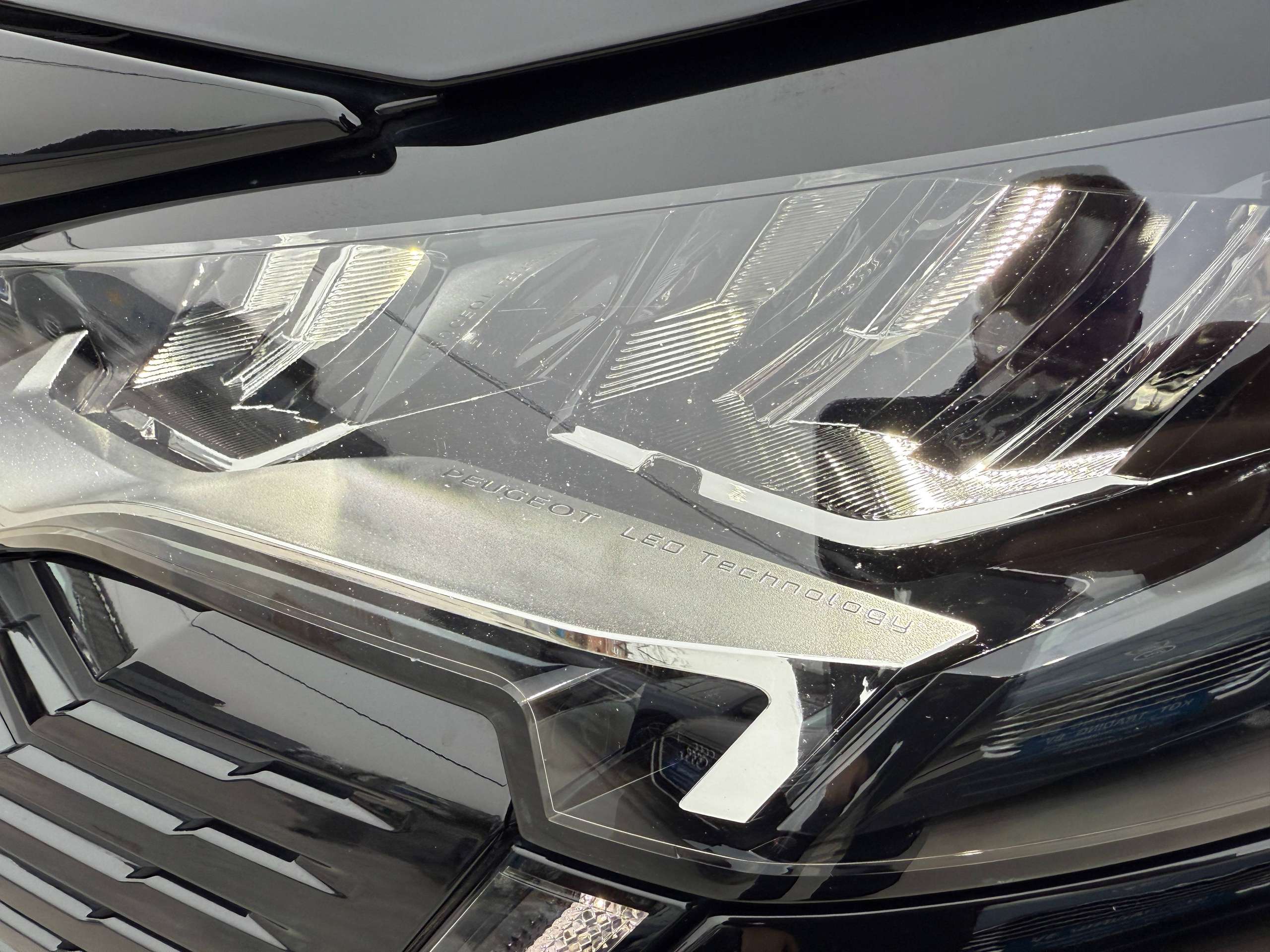 5ca000e6-dbb9-41e0-b411-8e62878f04d710-peugeot-5008-1-2i-130pk-facelift-7-zit-navi-leder-camera-led.jpg