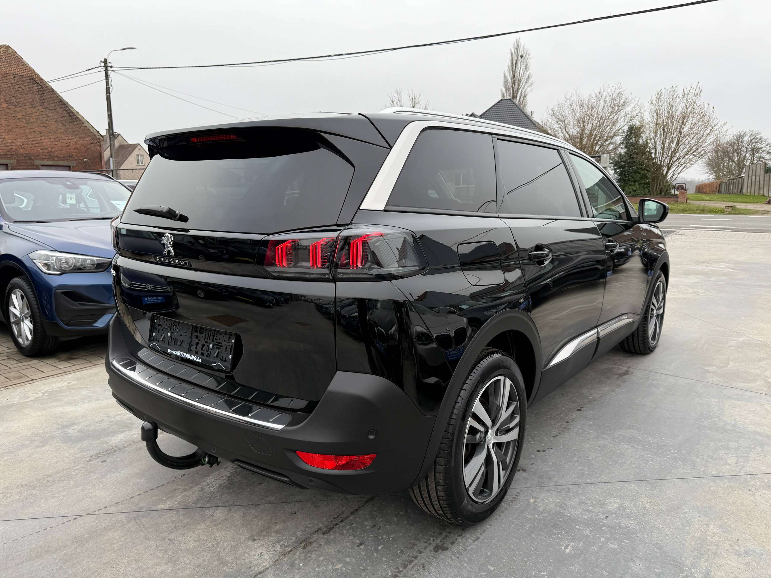 5ca000e6-dbb9-41e0-b411-8e62878f04d75-peugeot-5008-1-2i-130pk-facelift-7-zit-navi-leder-camera-led.jpg