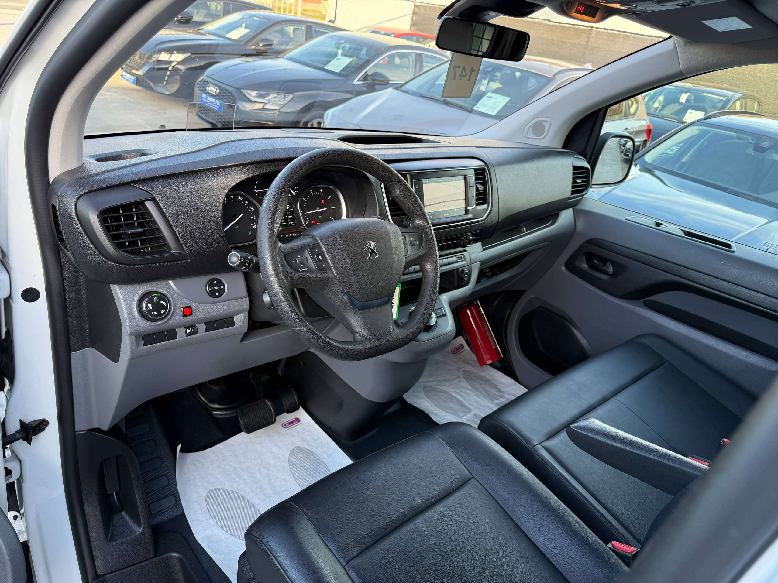 5de62c0c-fdfb-4858-9d5c-db6c342fe69714-peugeot-expert-2-0-bluehdi-automaat-xenon-leder-navi-camera-pdc.jpg